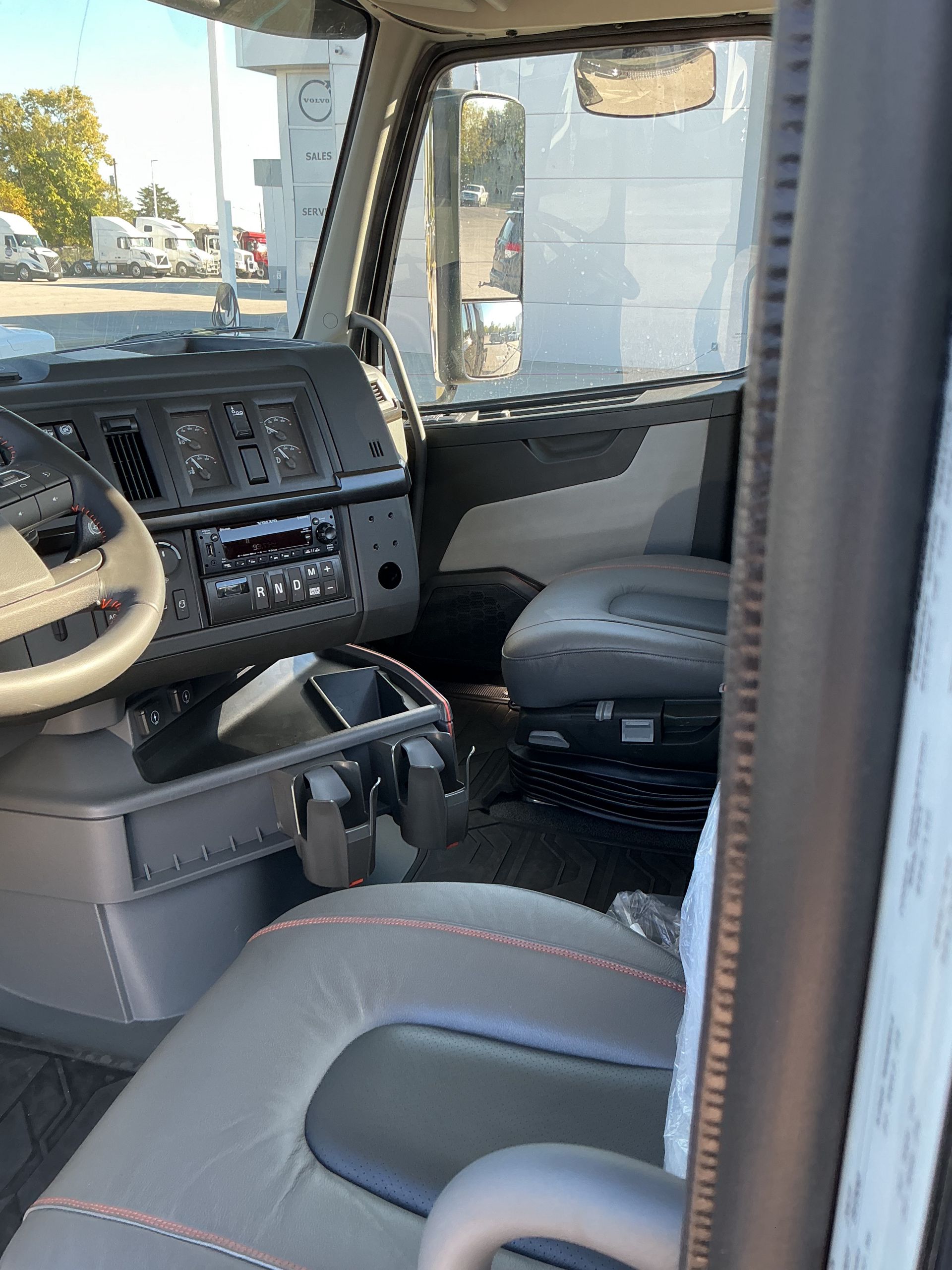 2026 Volvo - image 14