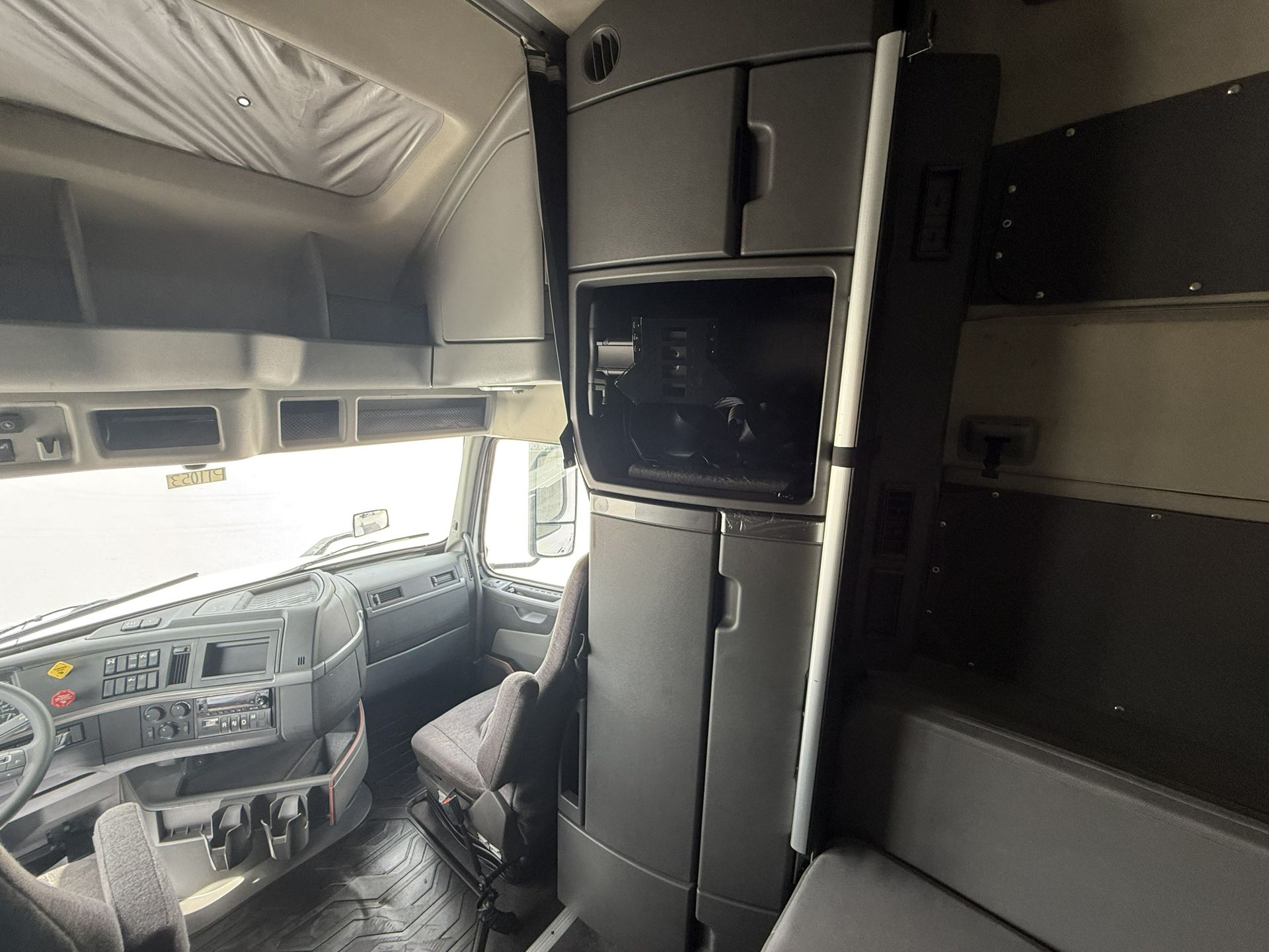 2024 Volvo - image 21