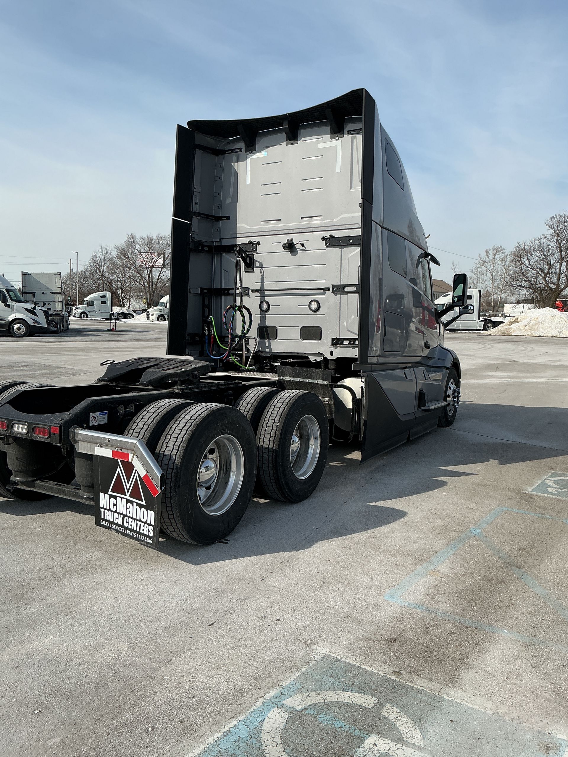 2026 Volvo - image 5