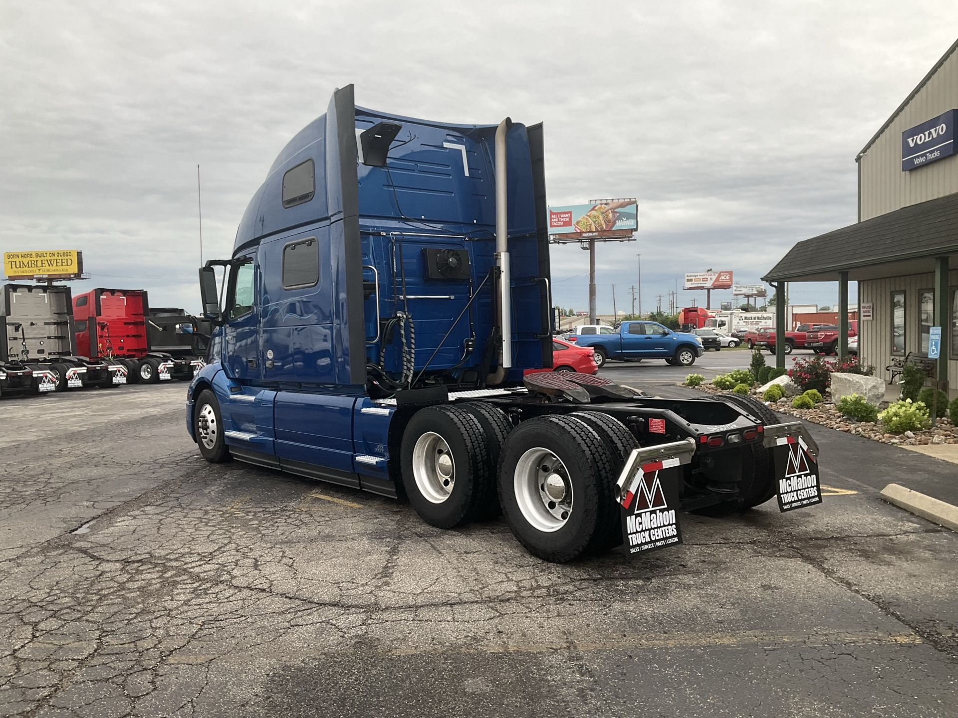 2022 Volvo VNL 860 in Indianapolis, IN — photo 7