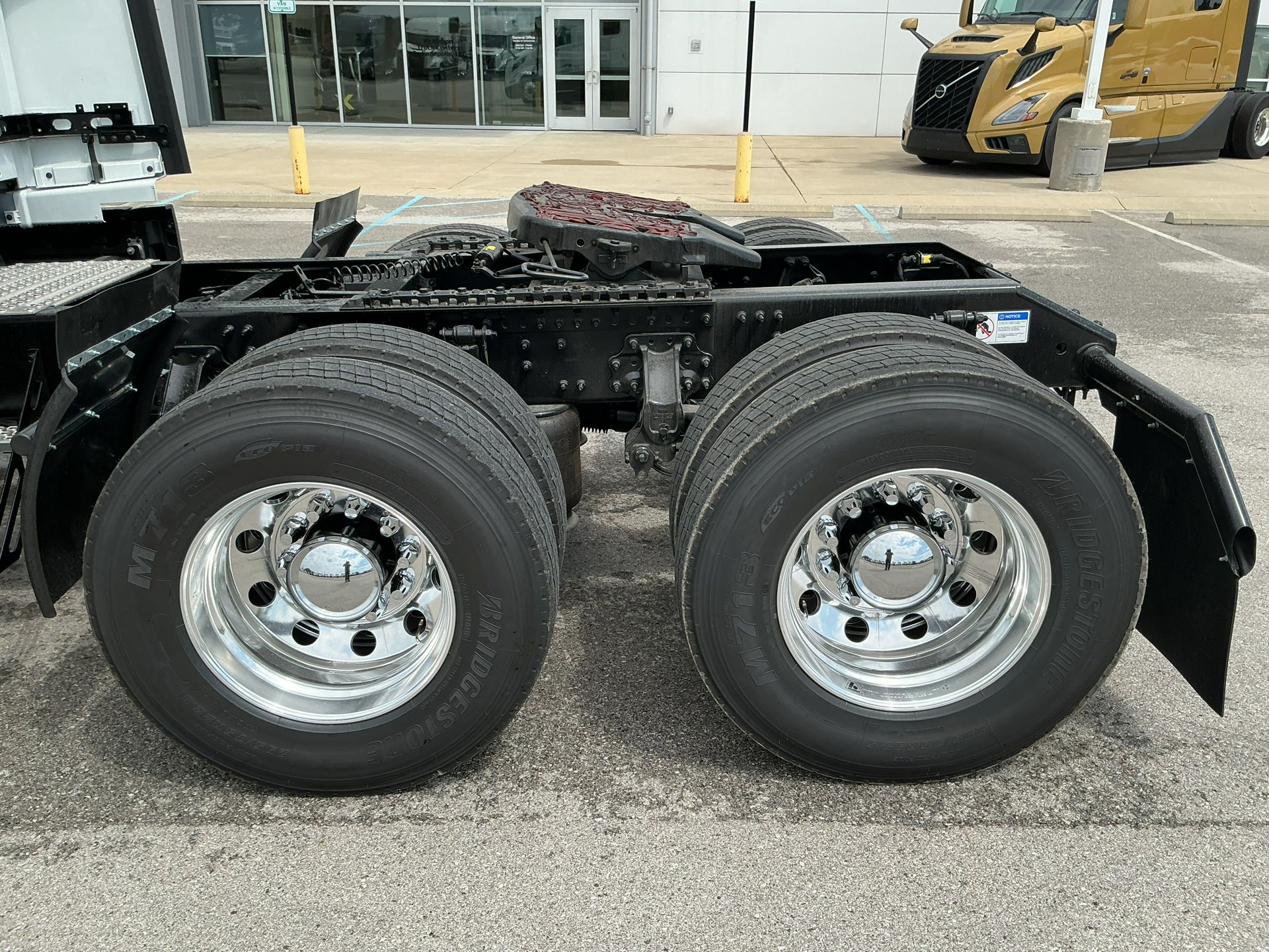 2026 Volvo - image 32