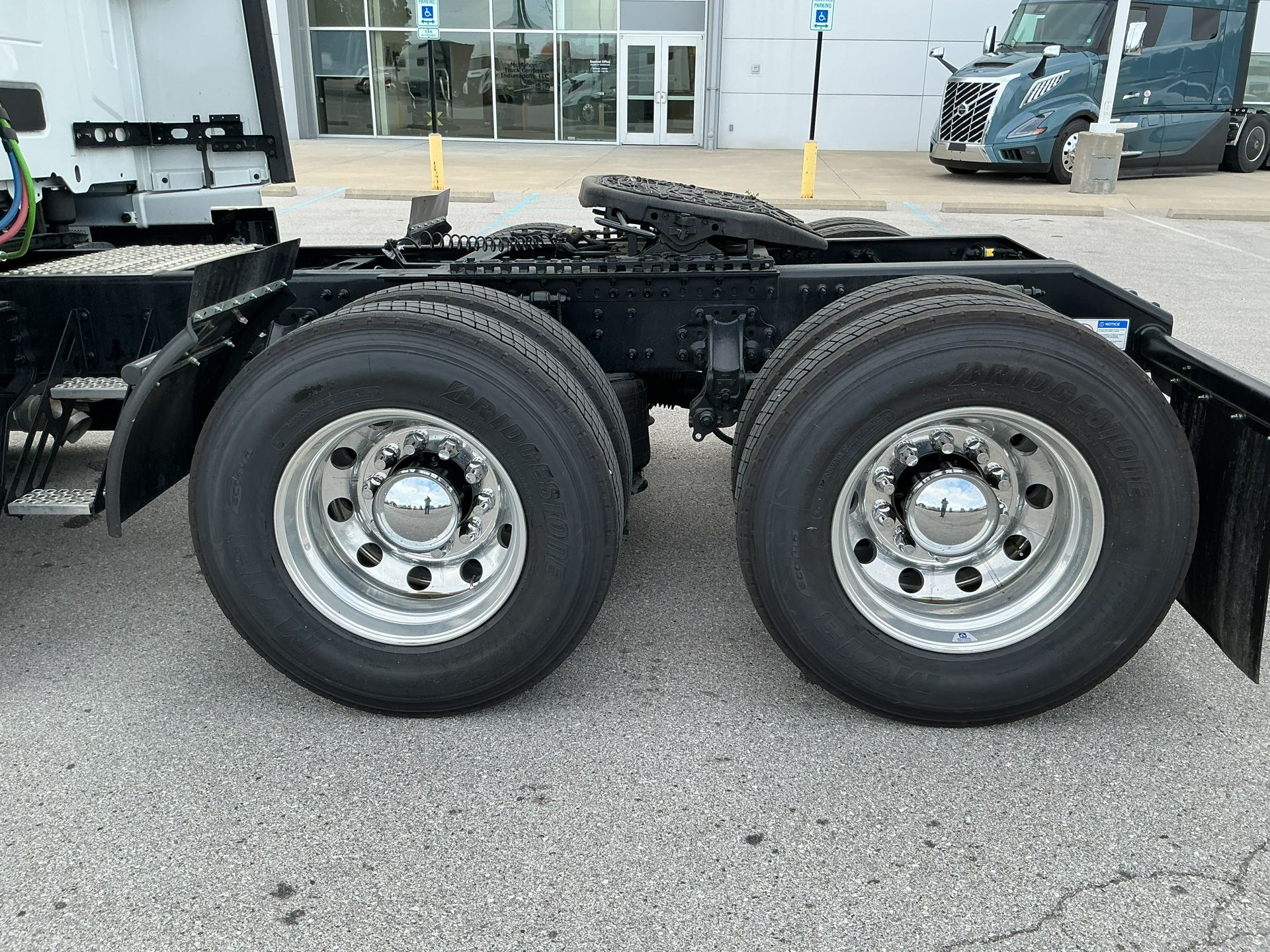 2026 Volvo - image 12