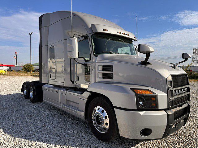 2024 Mack Anthem in London, OH — photo 3