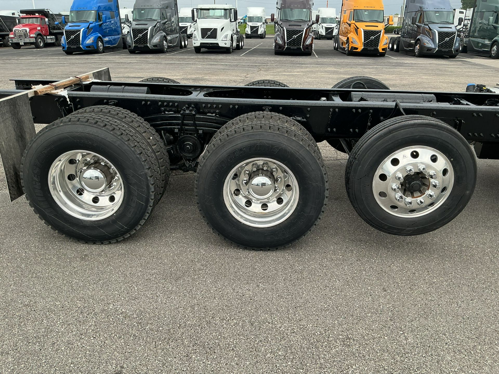 2026 Volvo - image 7