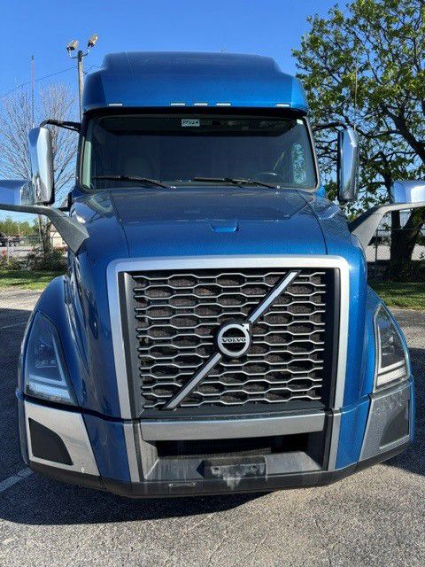 2023 Volvo VNL 760 in Indianapolis, IN — photo 3