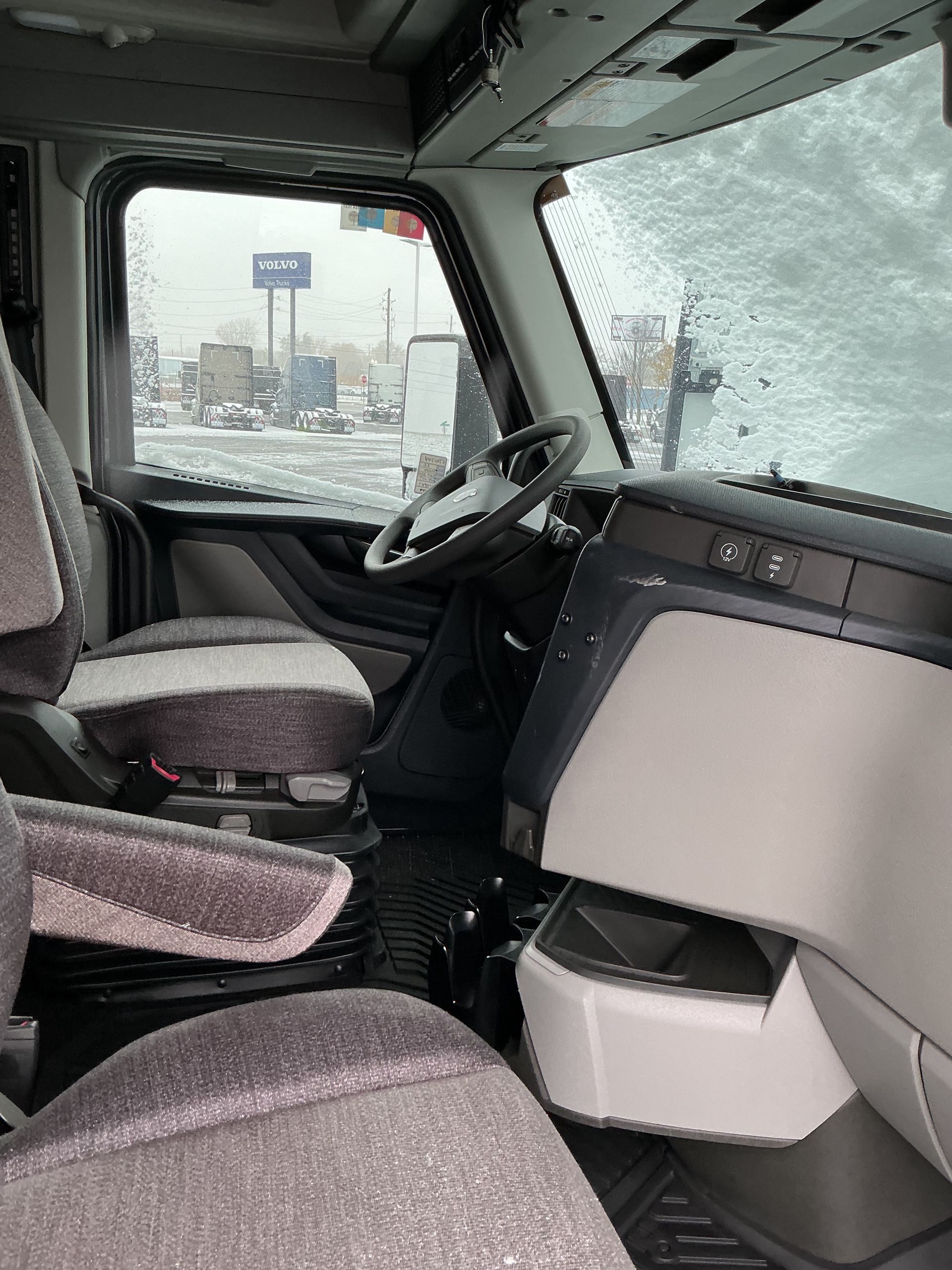 2026 Volvo - image 16