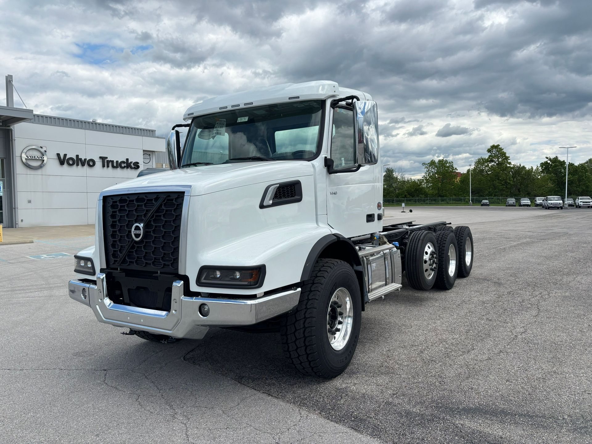 2026 Volvo VHD84B300