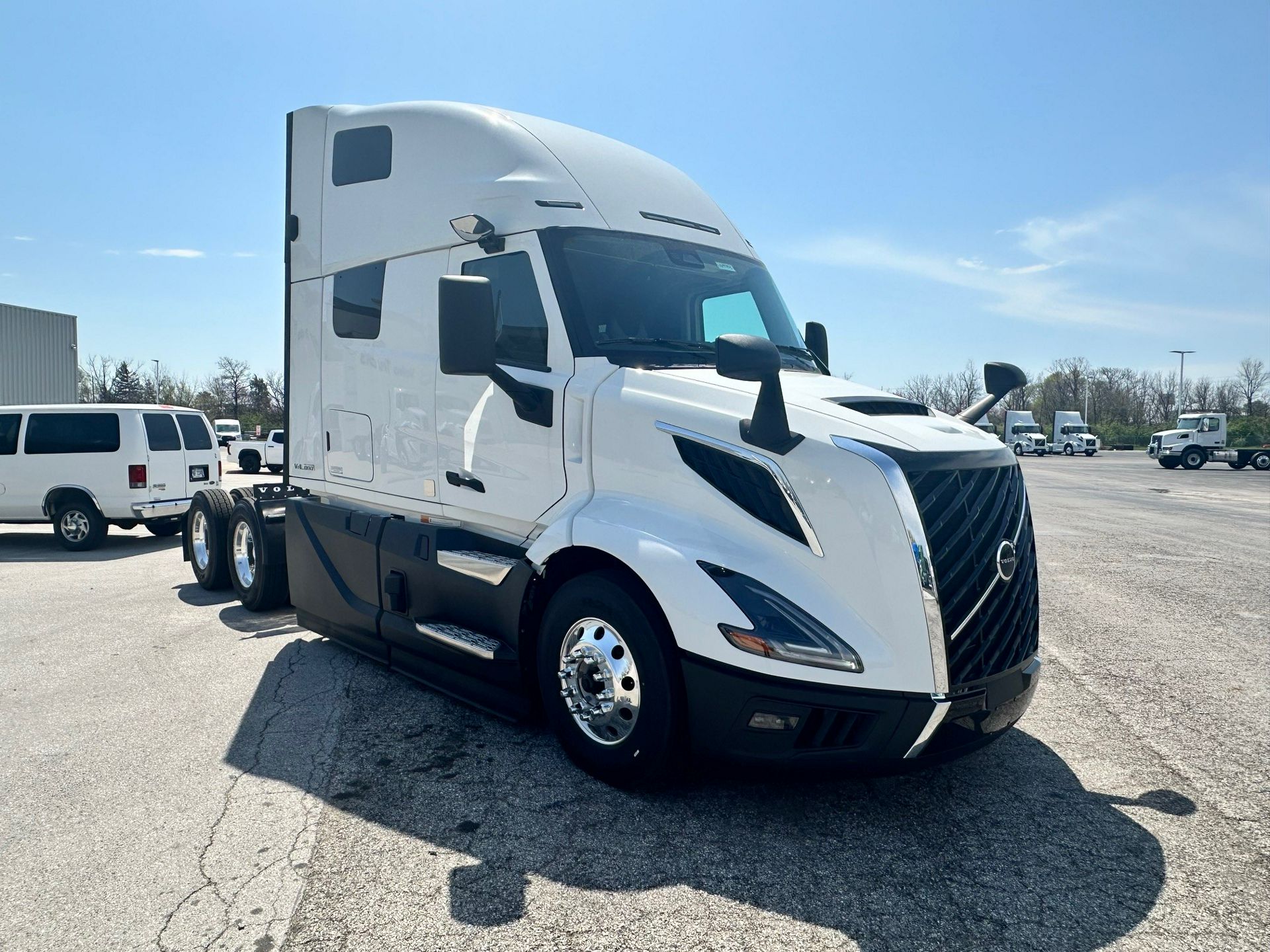 2026 Volvo - image 3