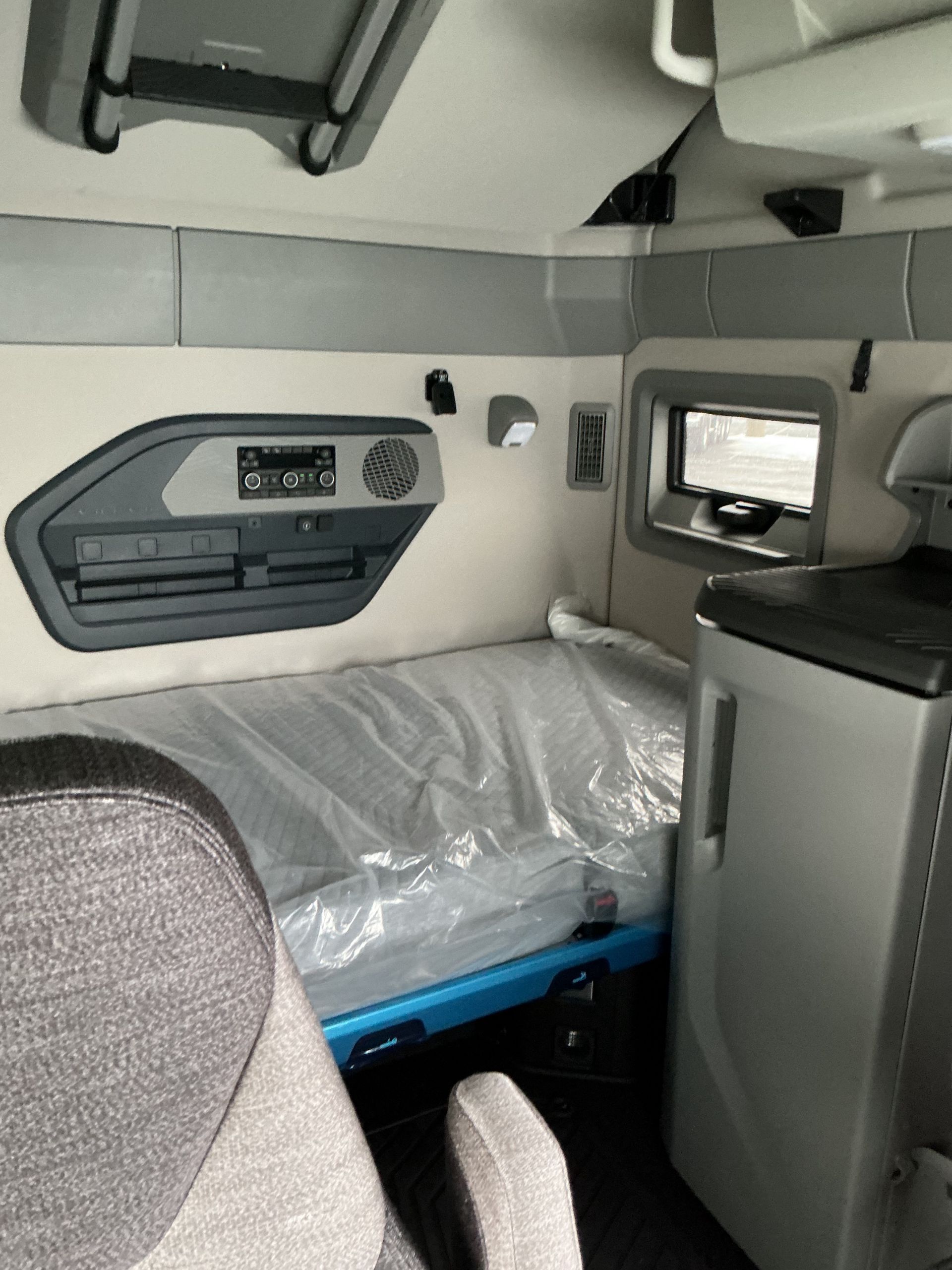 2026 Volvo - image 18