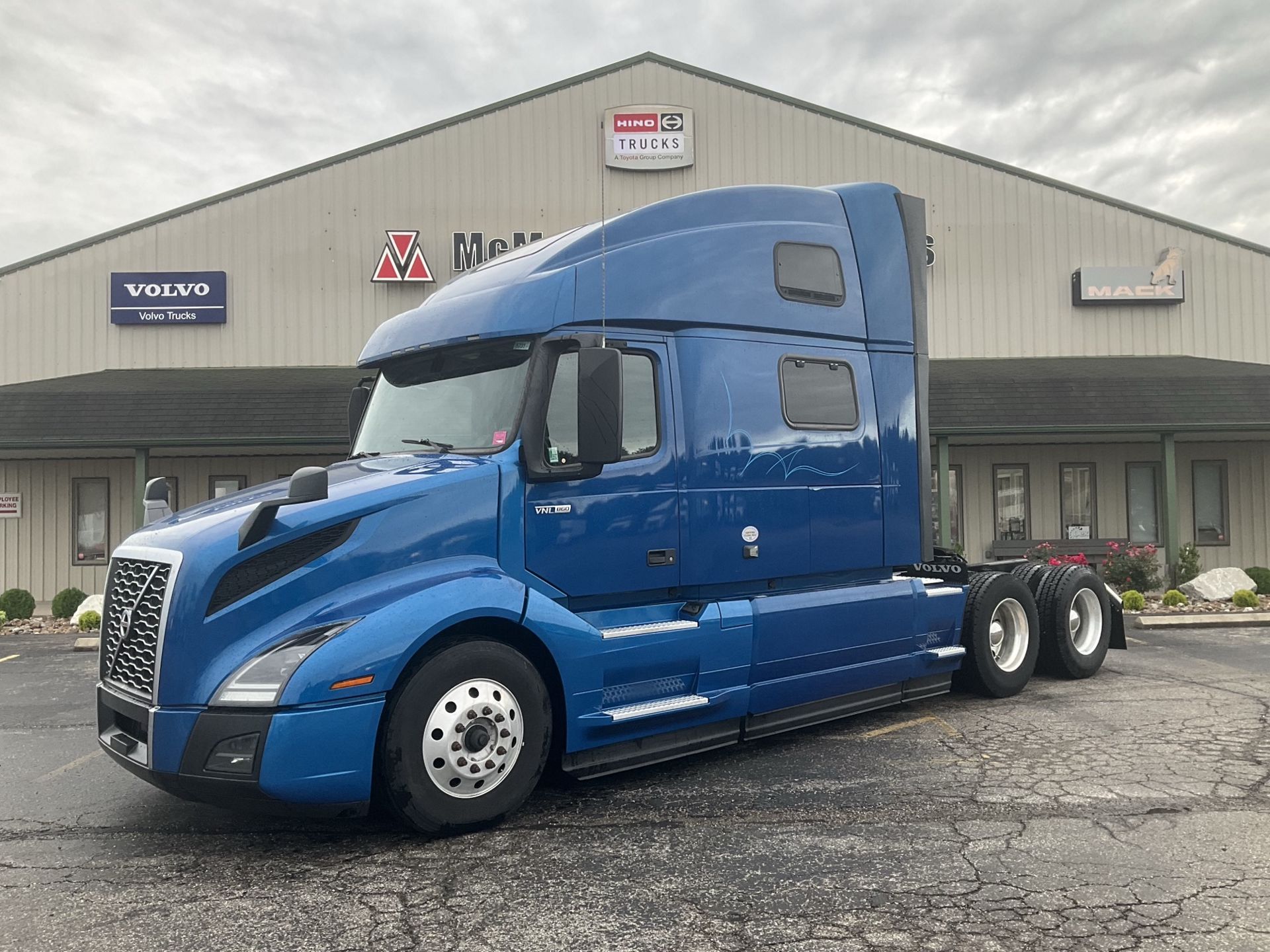 2022 Volvo VNL 860 in Indianapolis, IN
