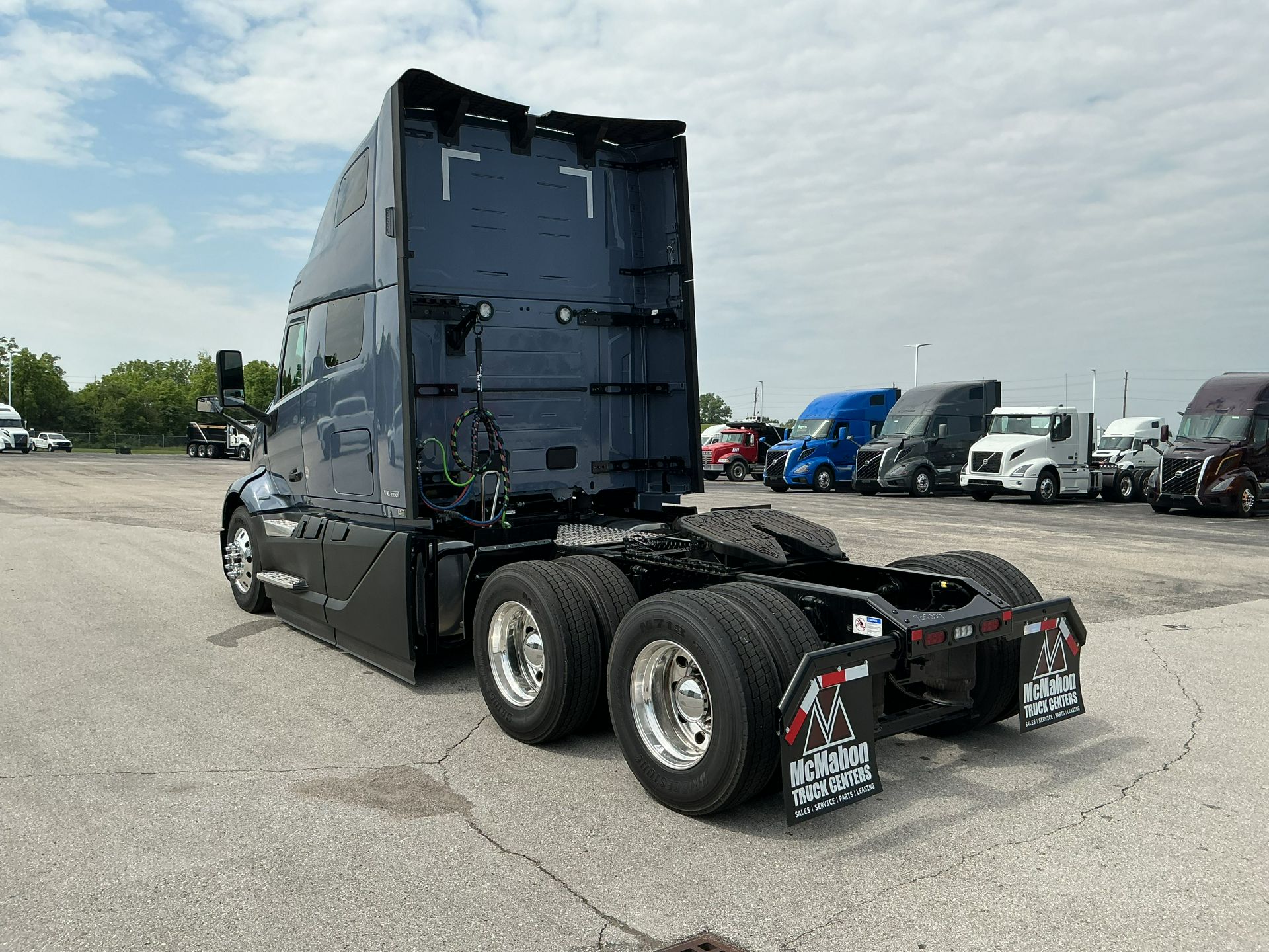 2026 Volvo - image 12