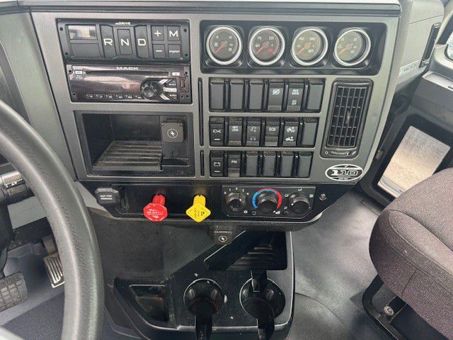 2019 Mack - image 6