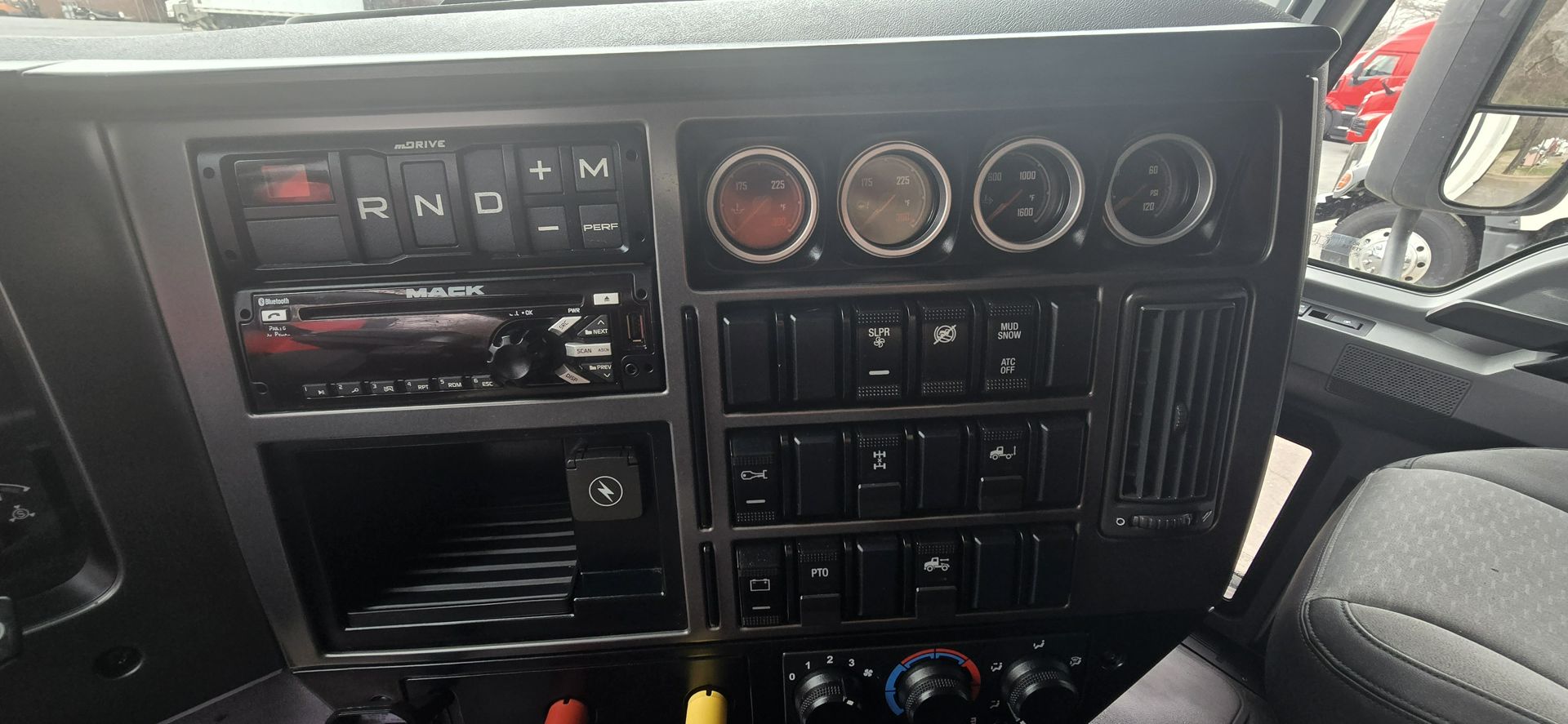 2020 Mack - image 18