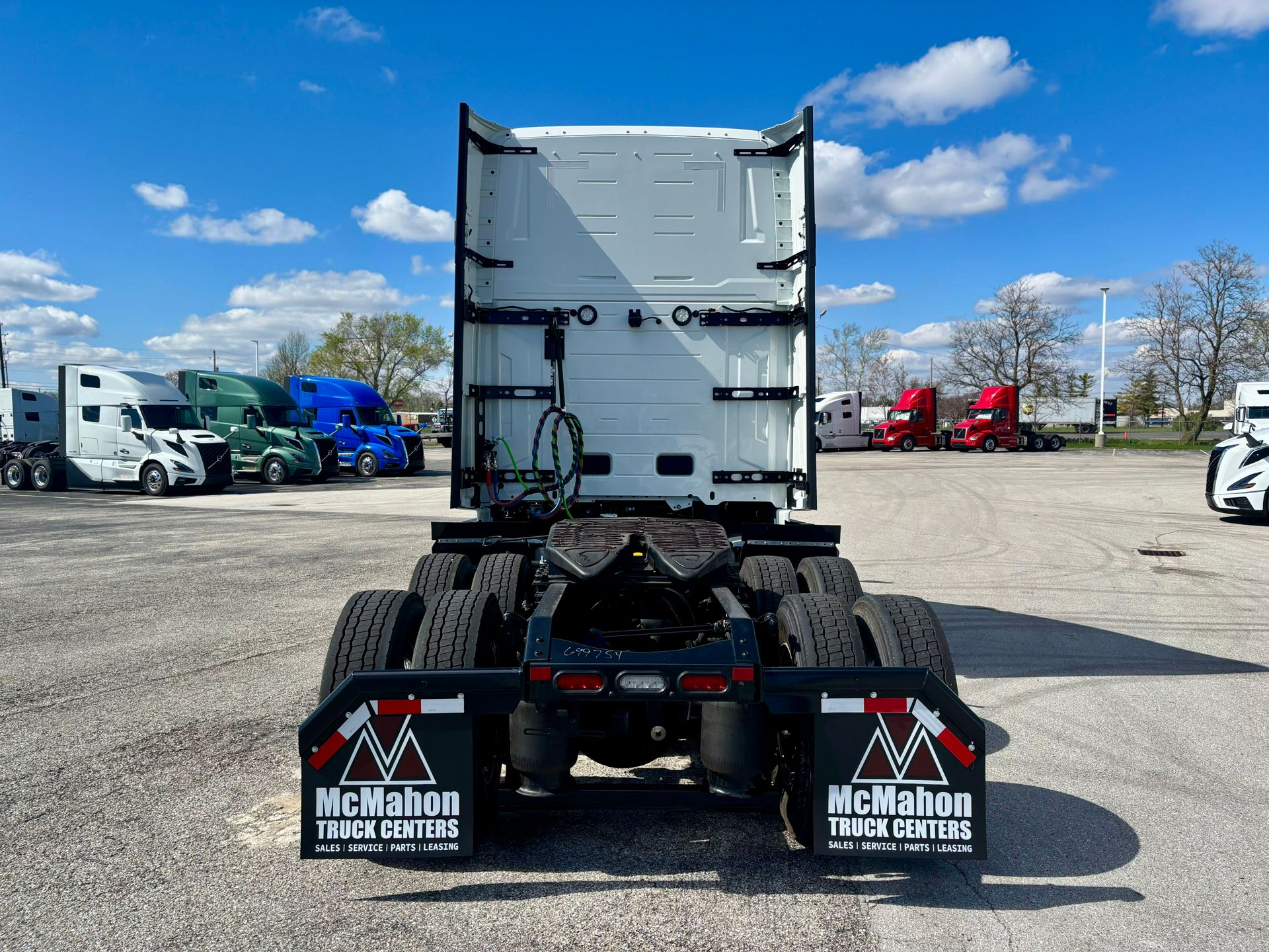 2026 Volvo - image 6