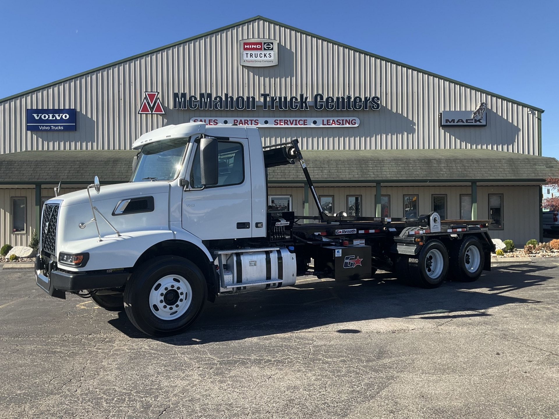 2024 Volvo VHD64B300