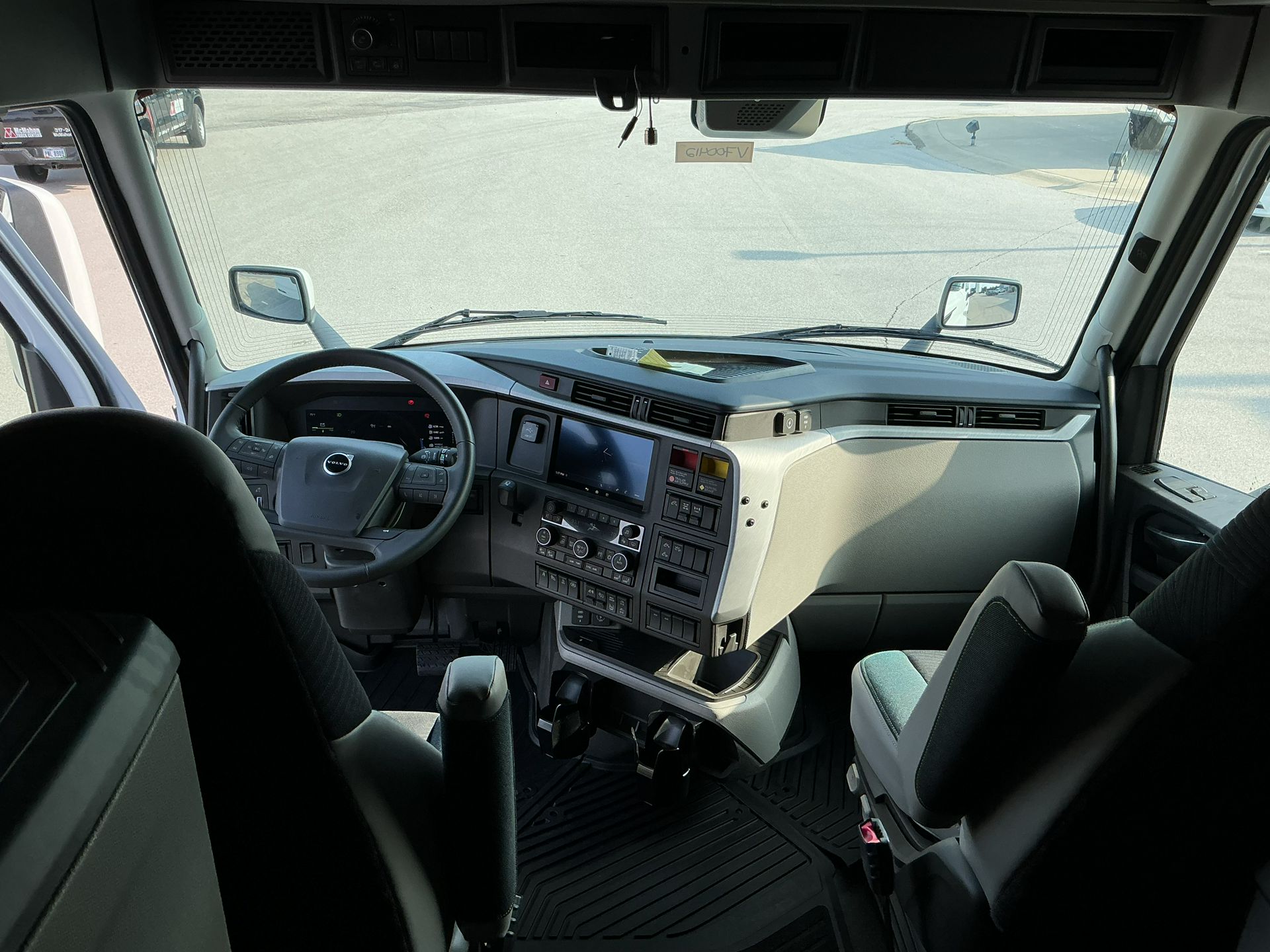 2026 Volvo - image 19