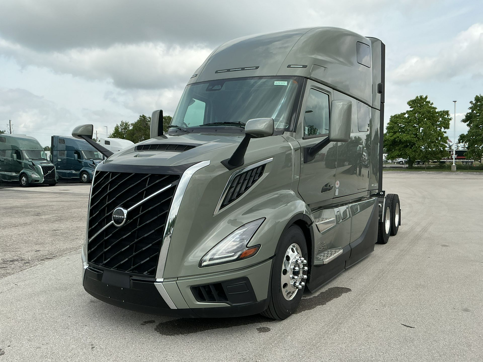 2025 Volvo VNL64T860