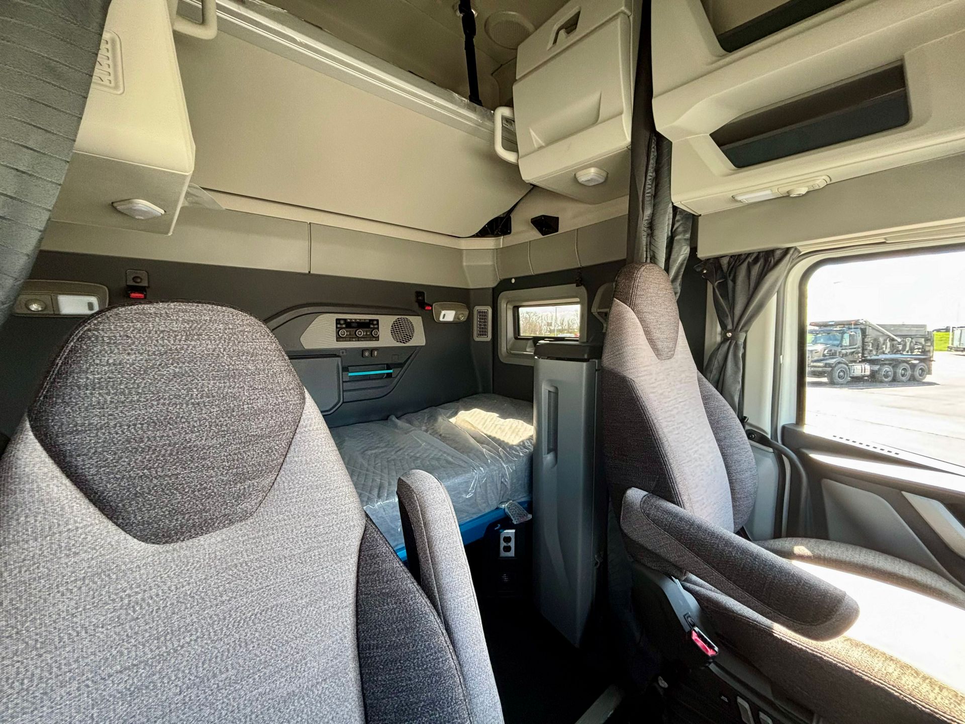 2026 Volvo - image 16