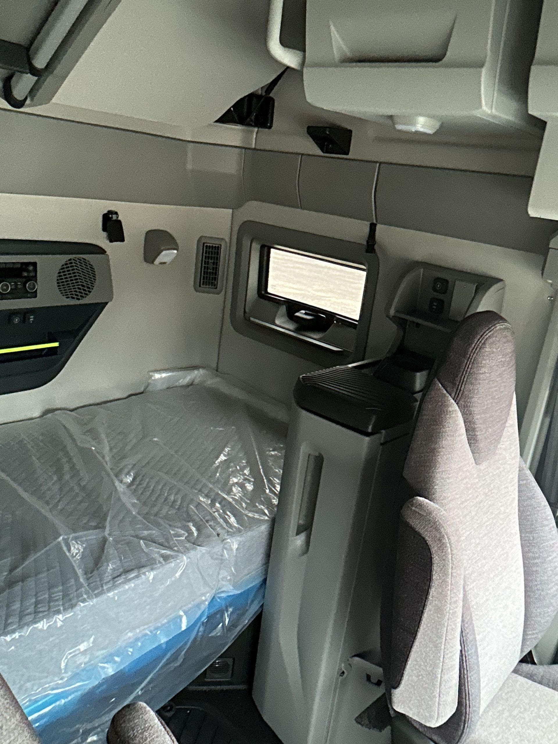 2026 Volvo - image 19