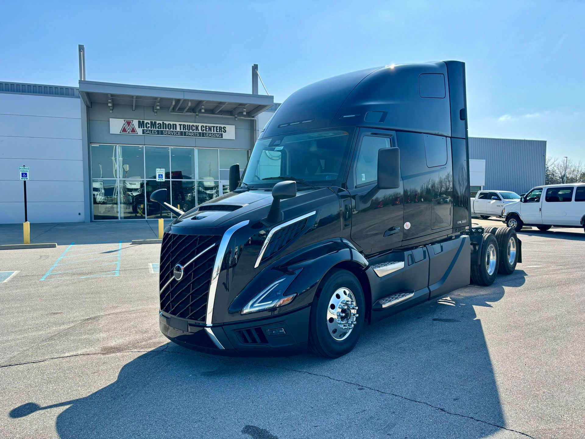 2025 Volvo VNL64T860