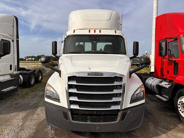 2021 Freightliner Cascadia in London, OH — photo 2