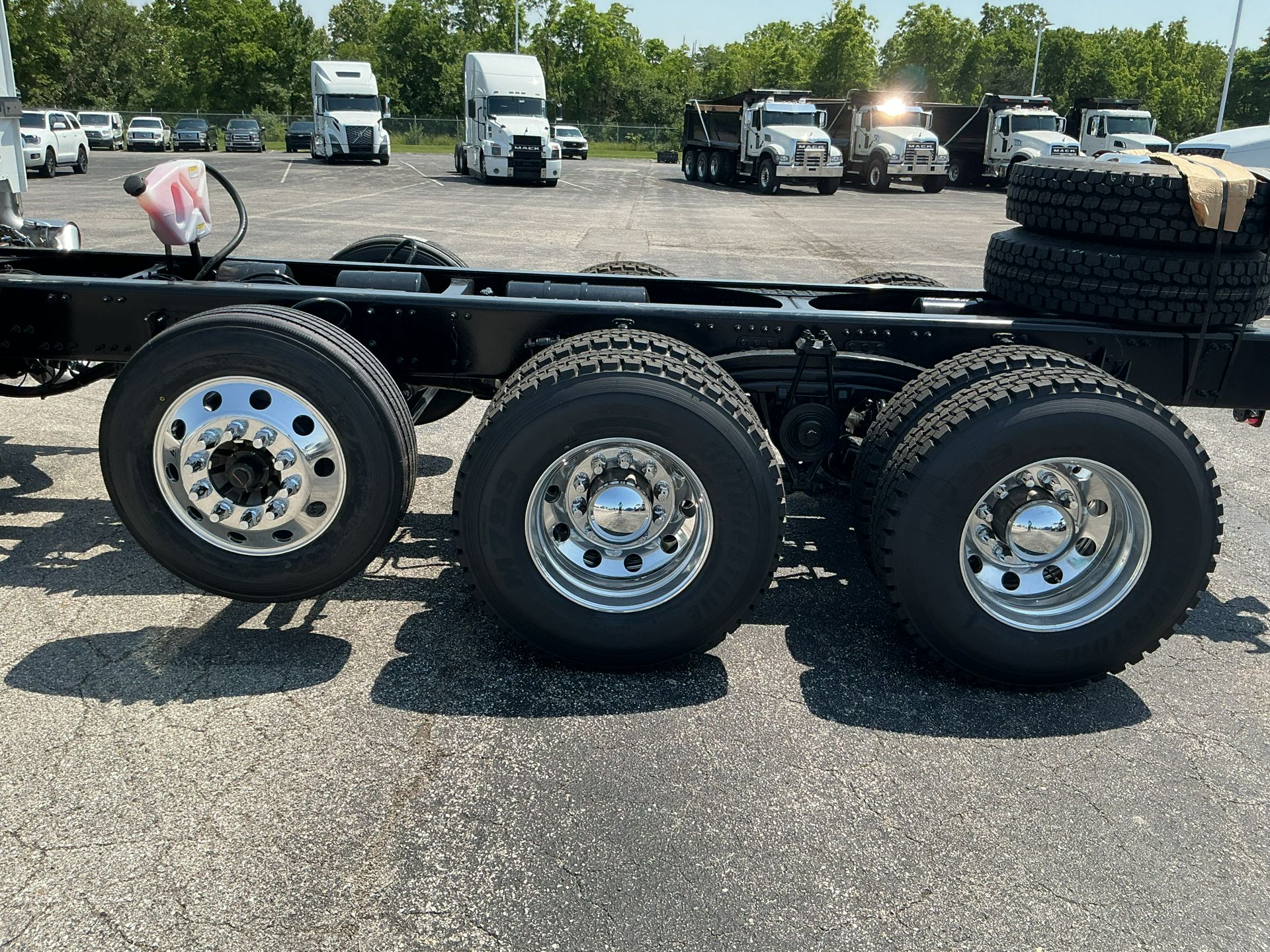 2026 Volvo - image 15