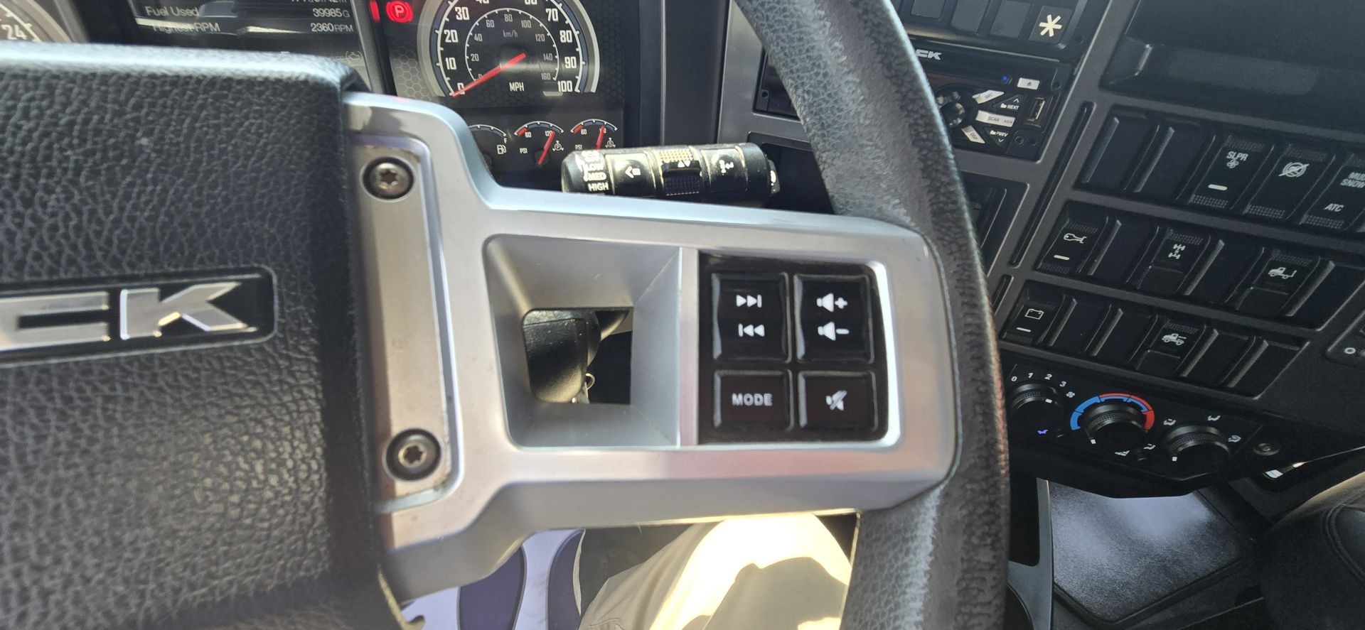 2020 Mack Anthem - image 44