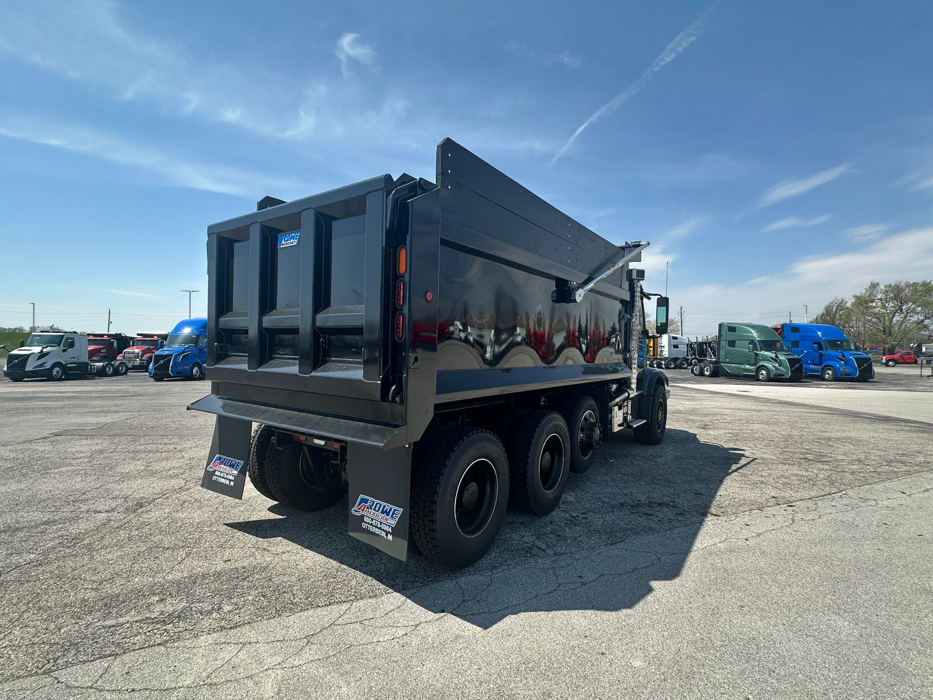 2025 Volvo - image 5