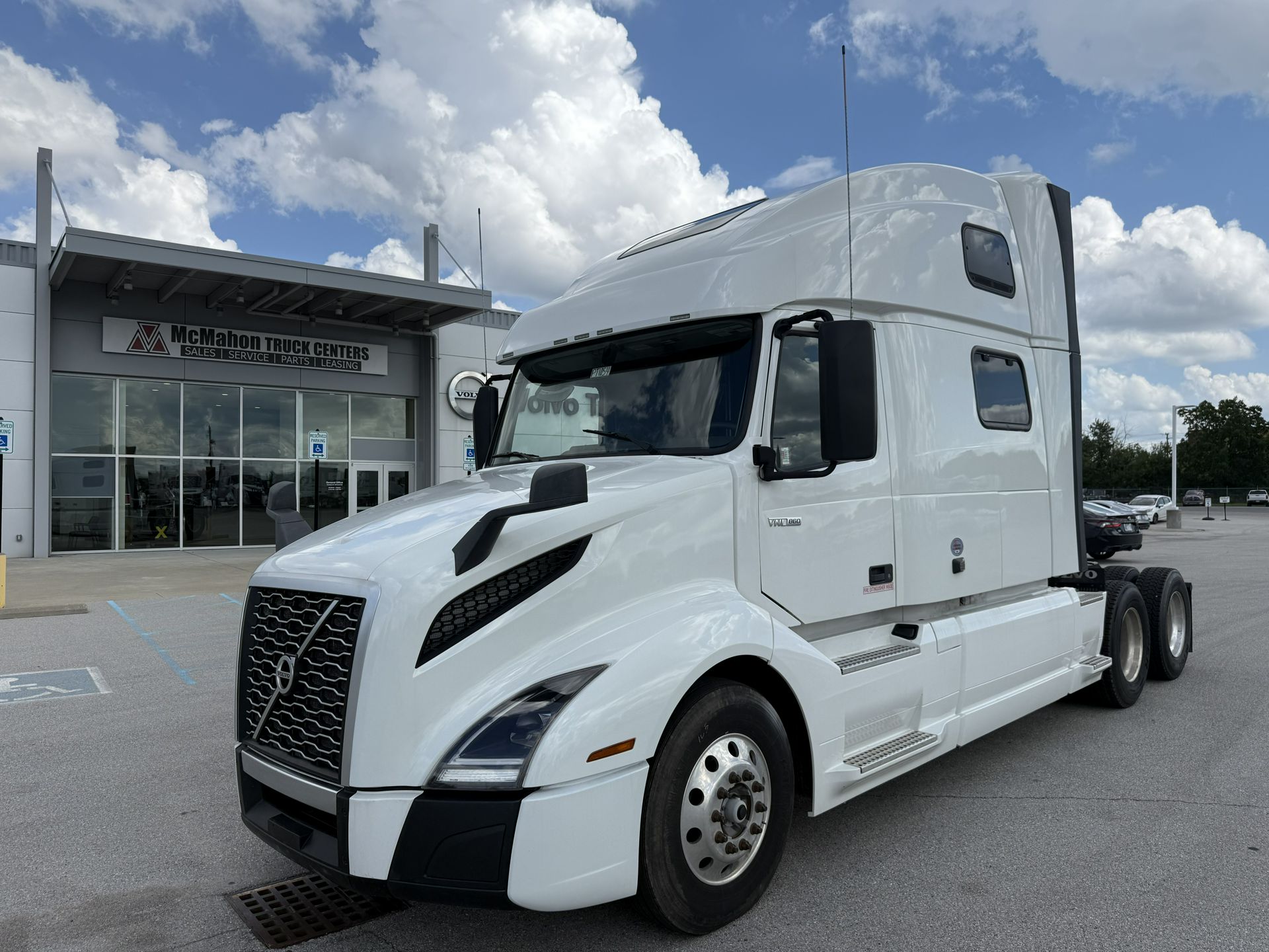 2023 Volvo VNL64T860