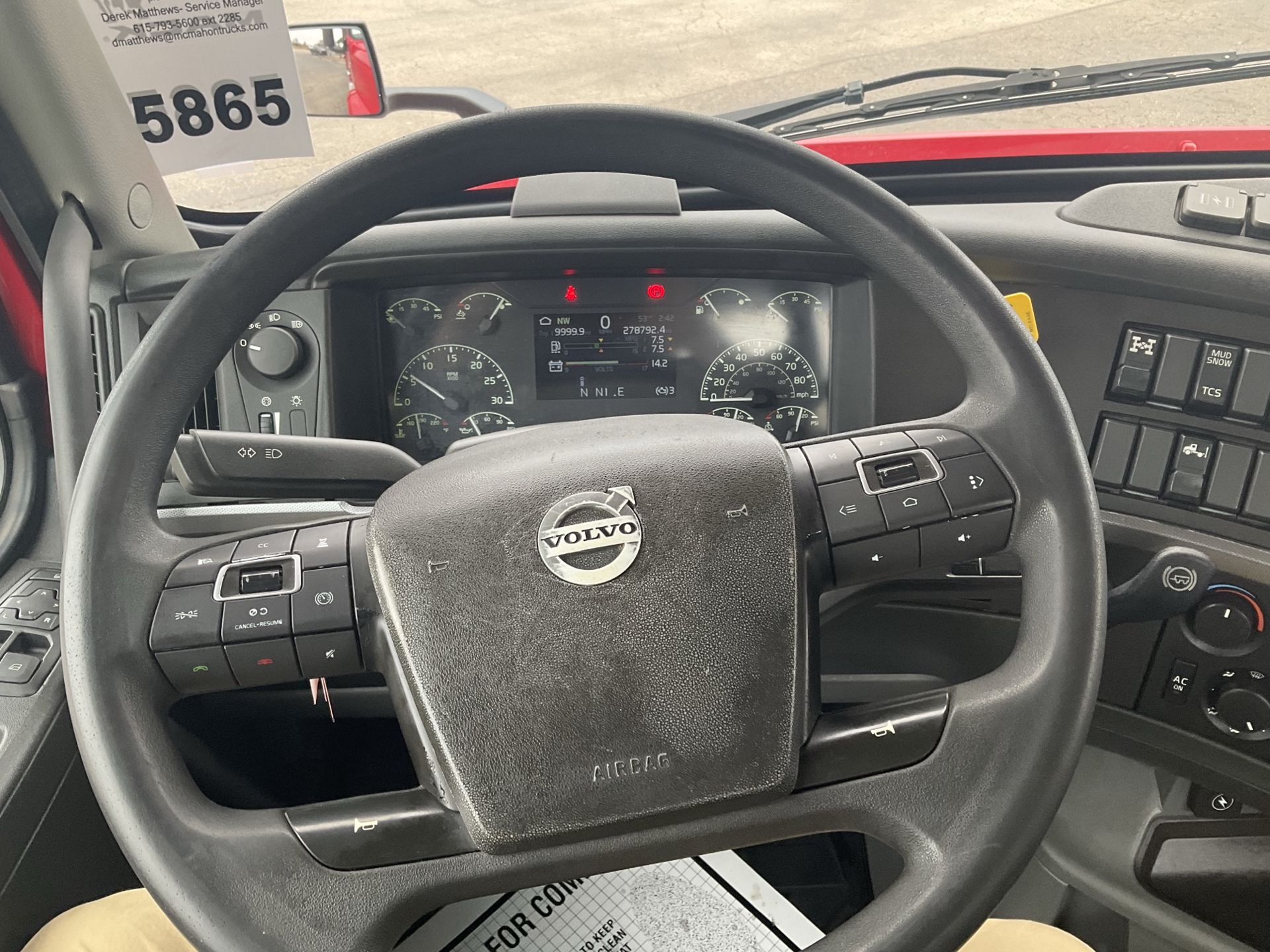 2021 Volvo - image 13