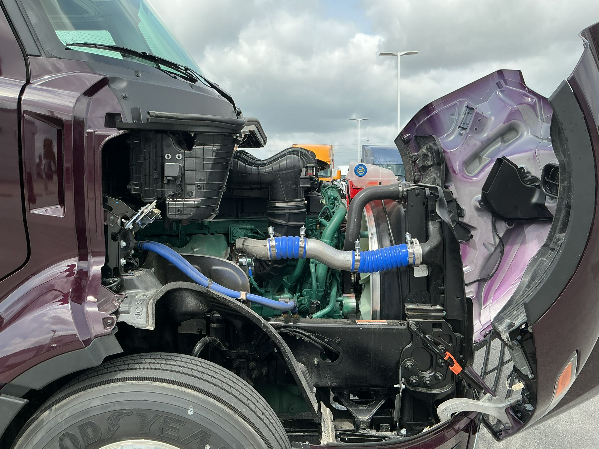 2025 Volvo - image 10