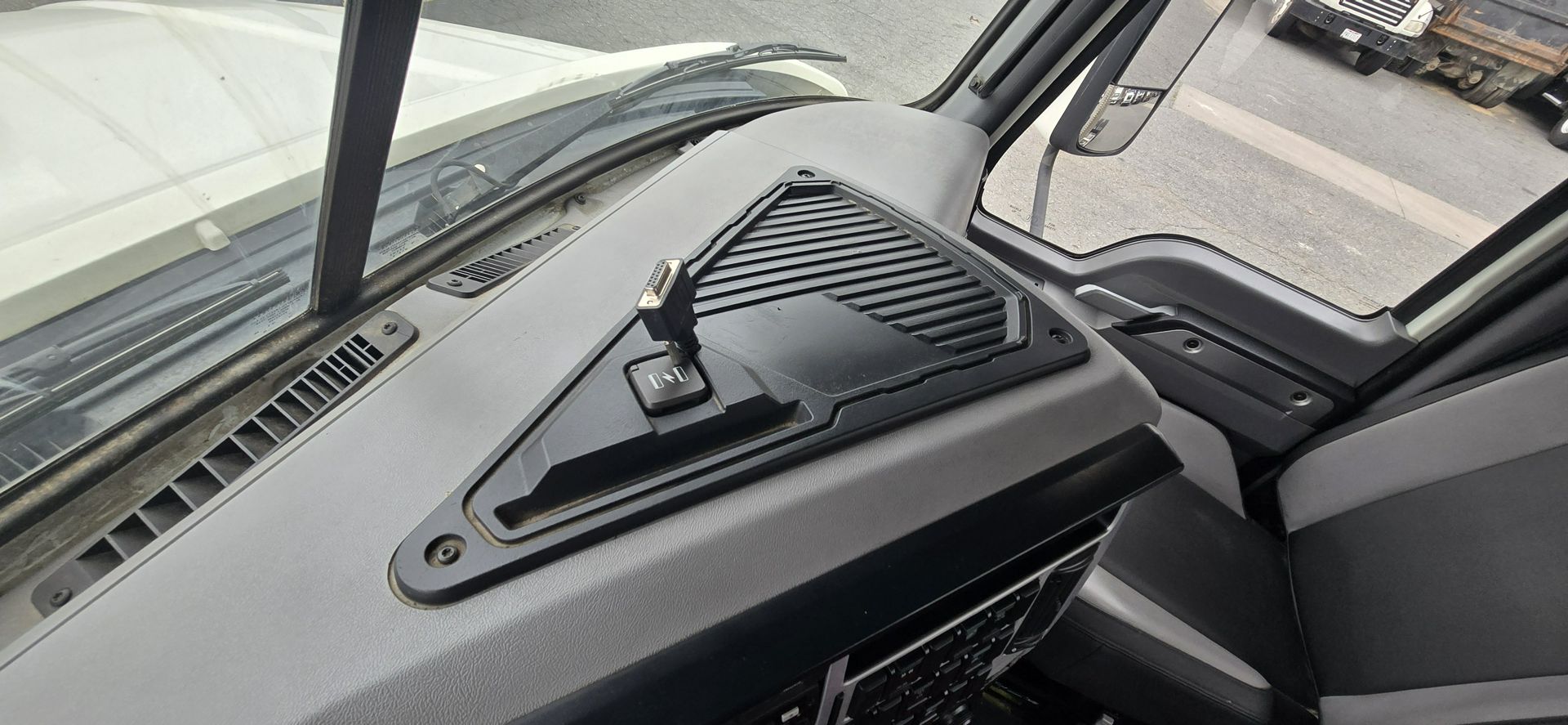 2021 Mack - image 24