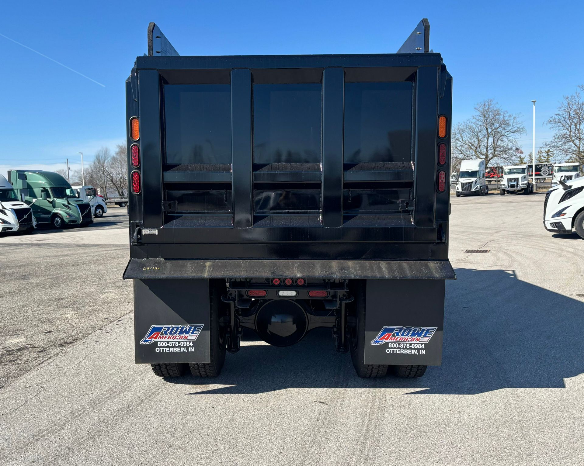 2025 Volvo - image 9