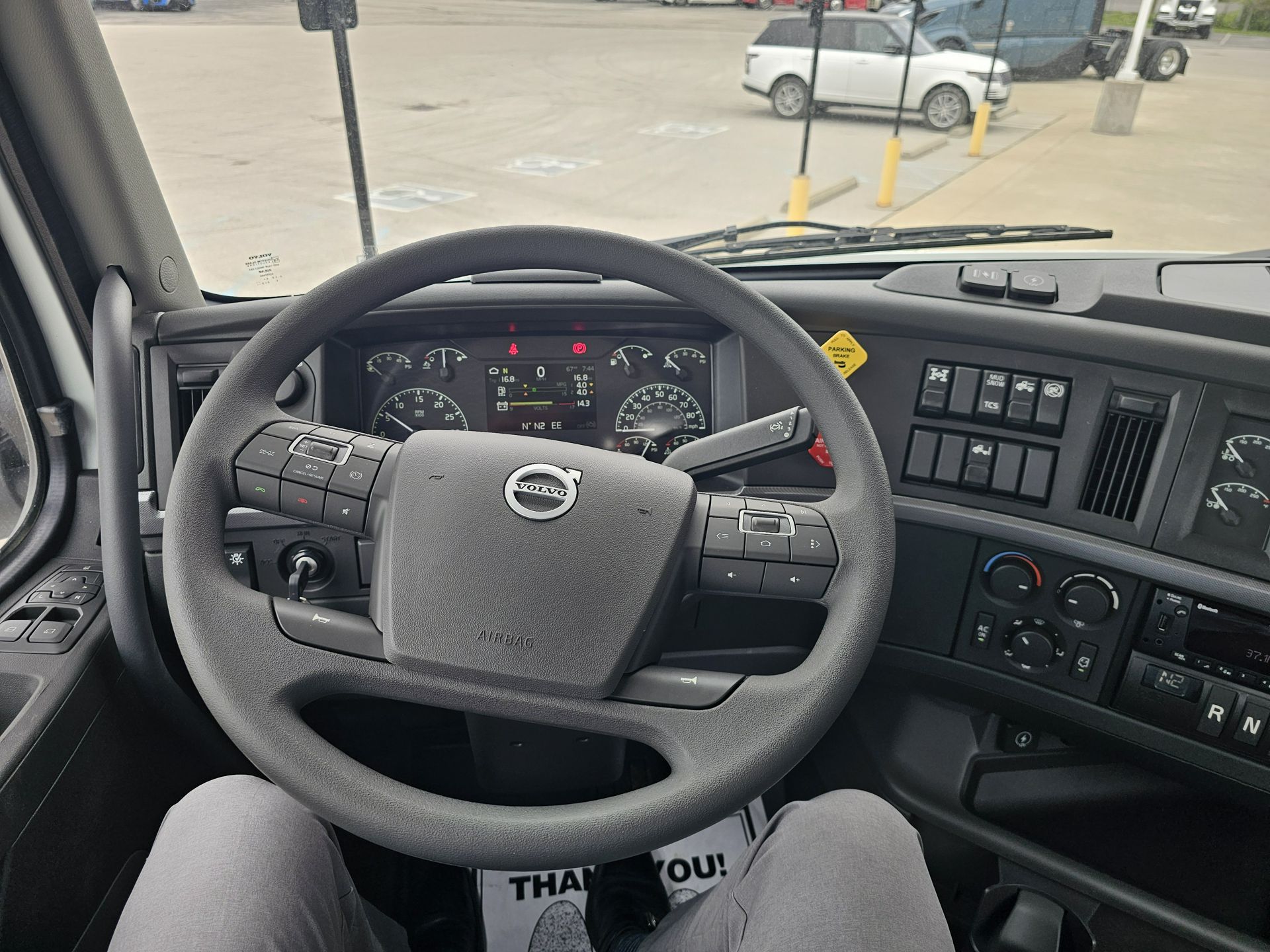 2025 Volvo - image 7