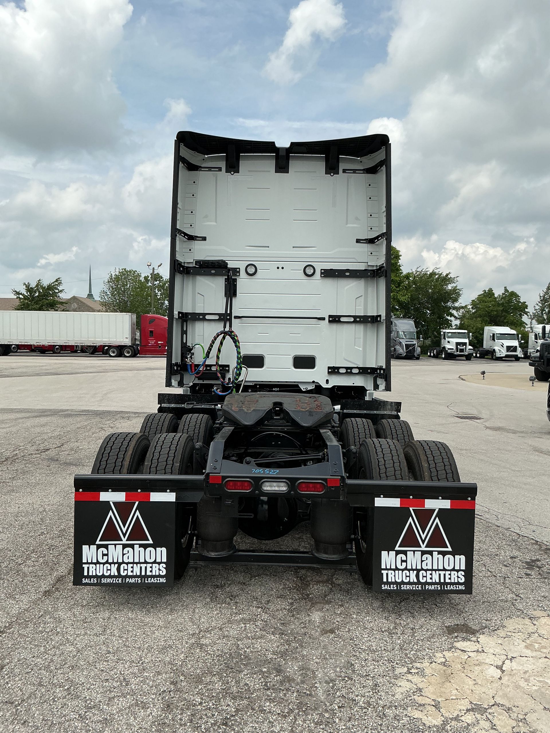 2026 Volvo - image 6