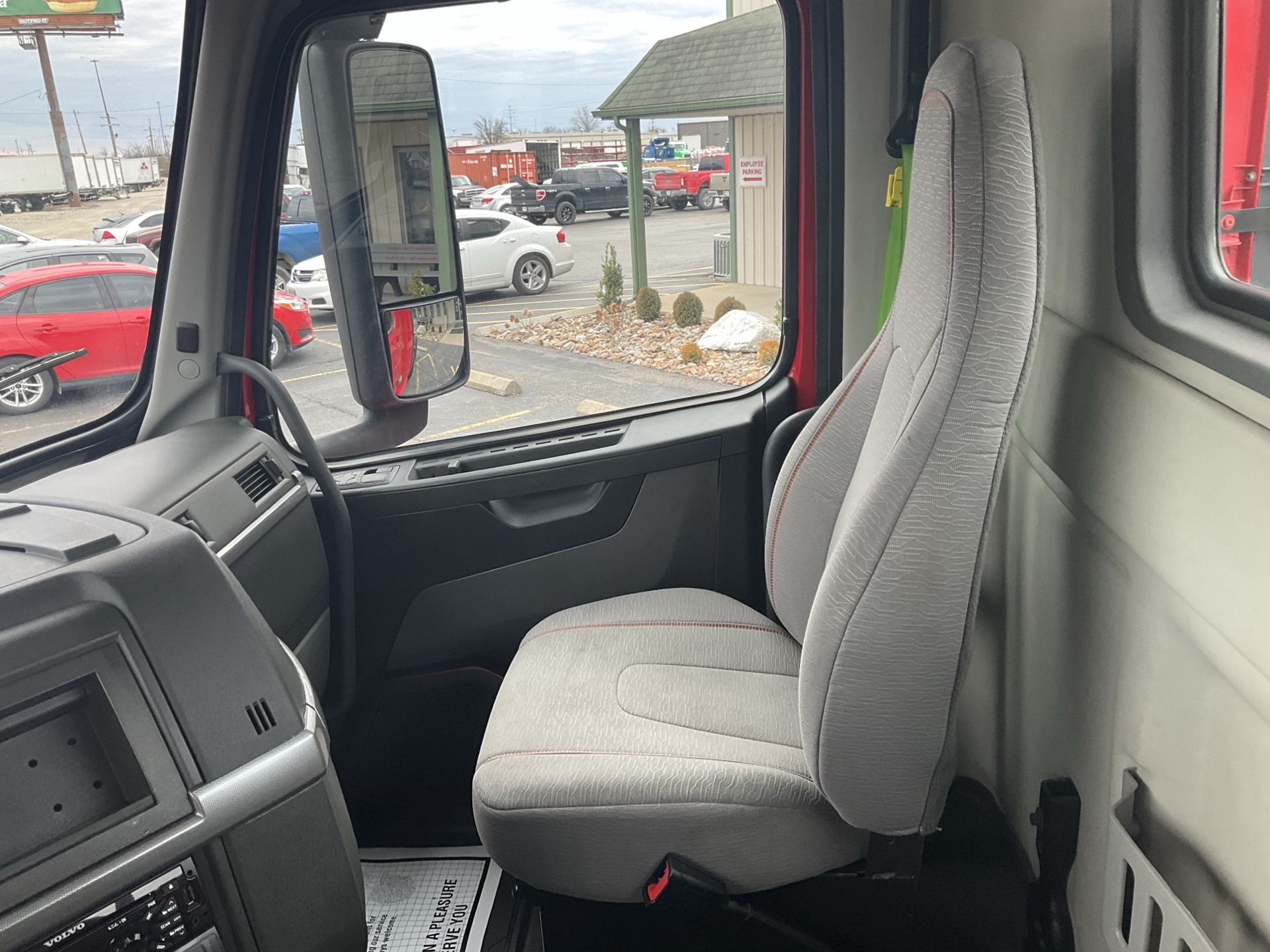 2021 Volvo - image 16