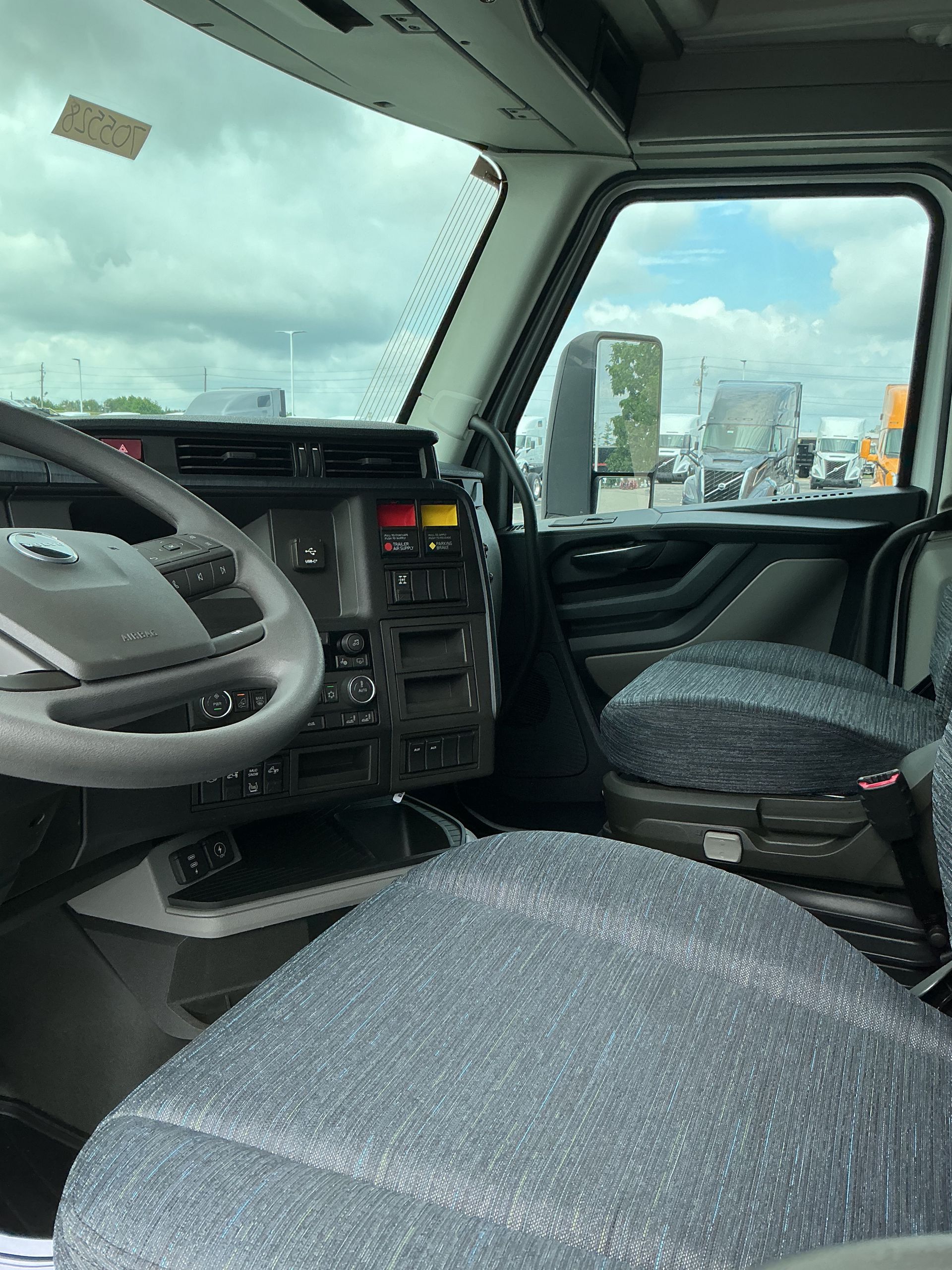 2026 Volvo - image 14