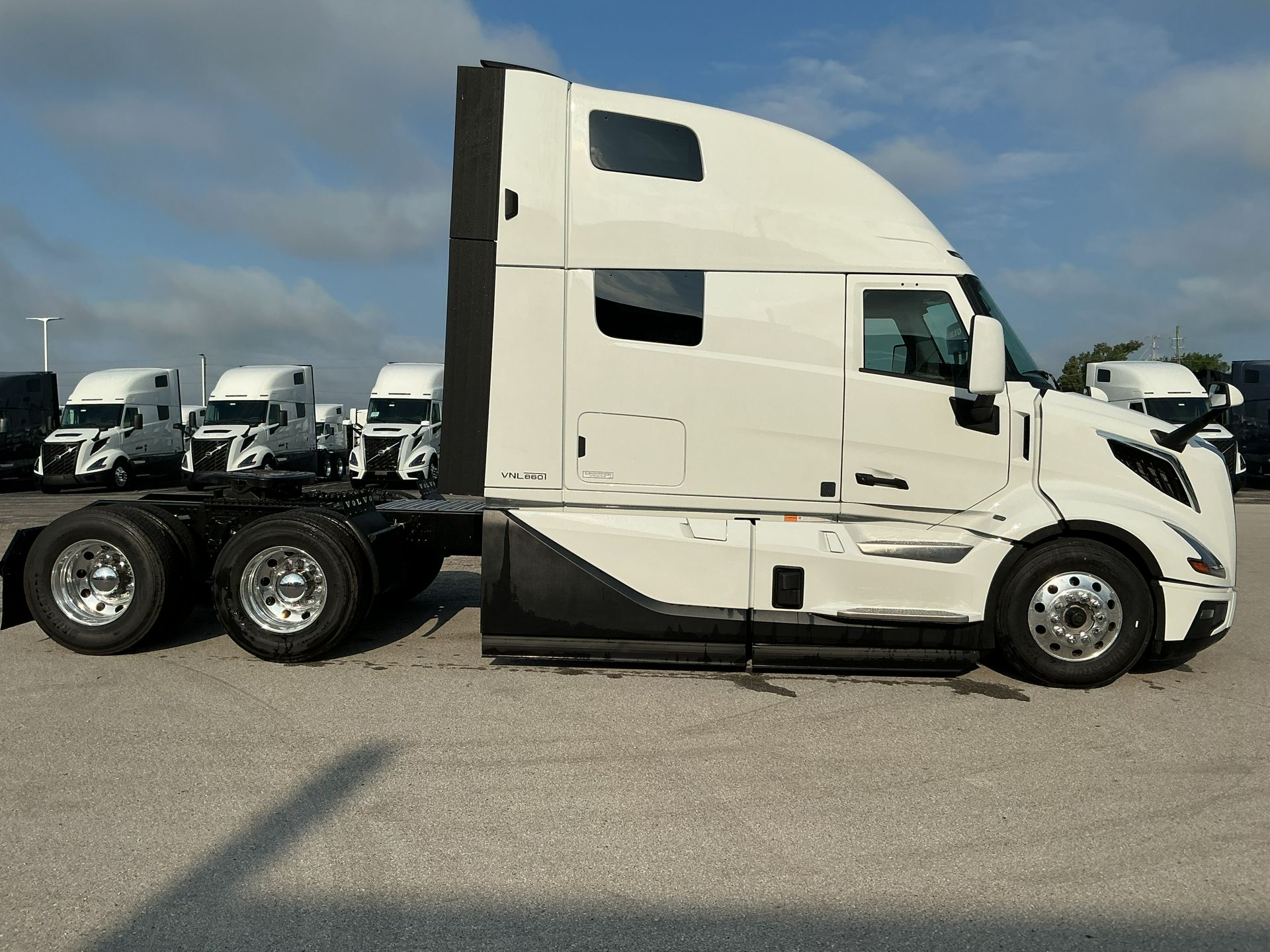 2026 Volvo - image 4