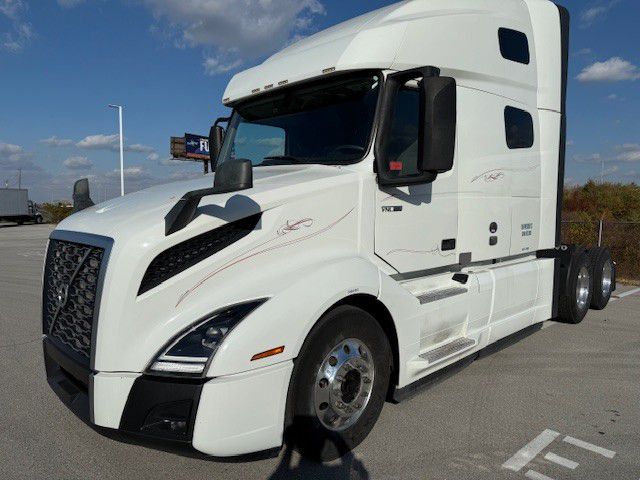 2023 Volvo VNL64T760