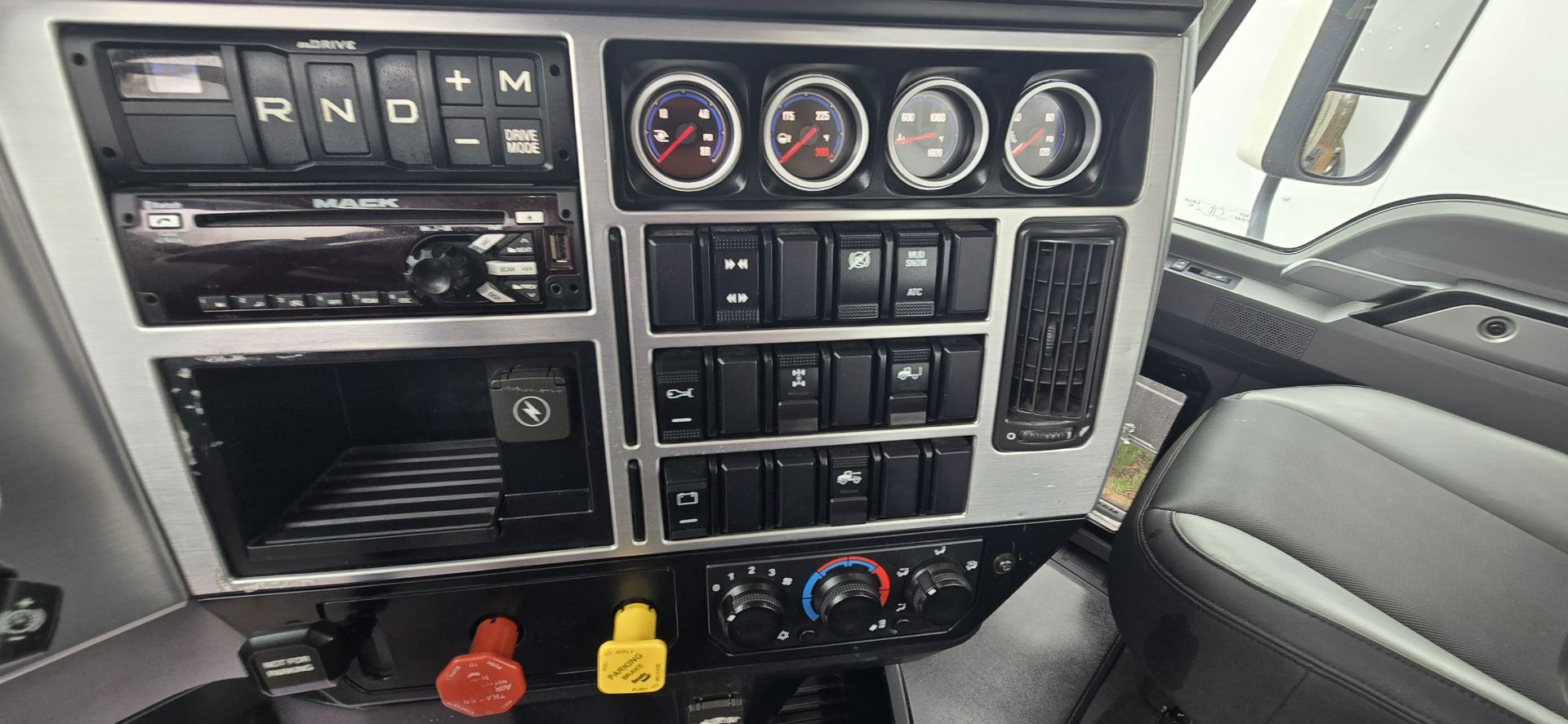 2021 Mack - image 27