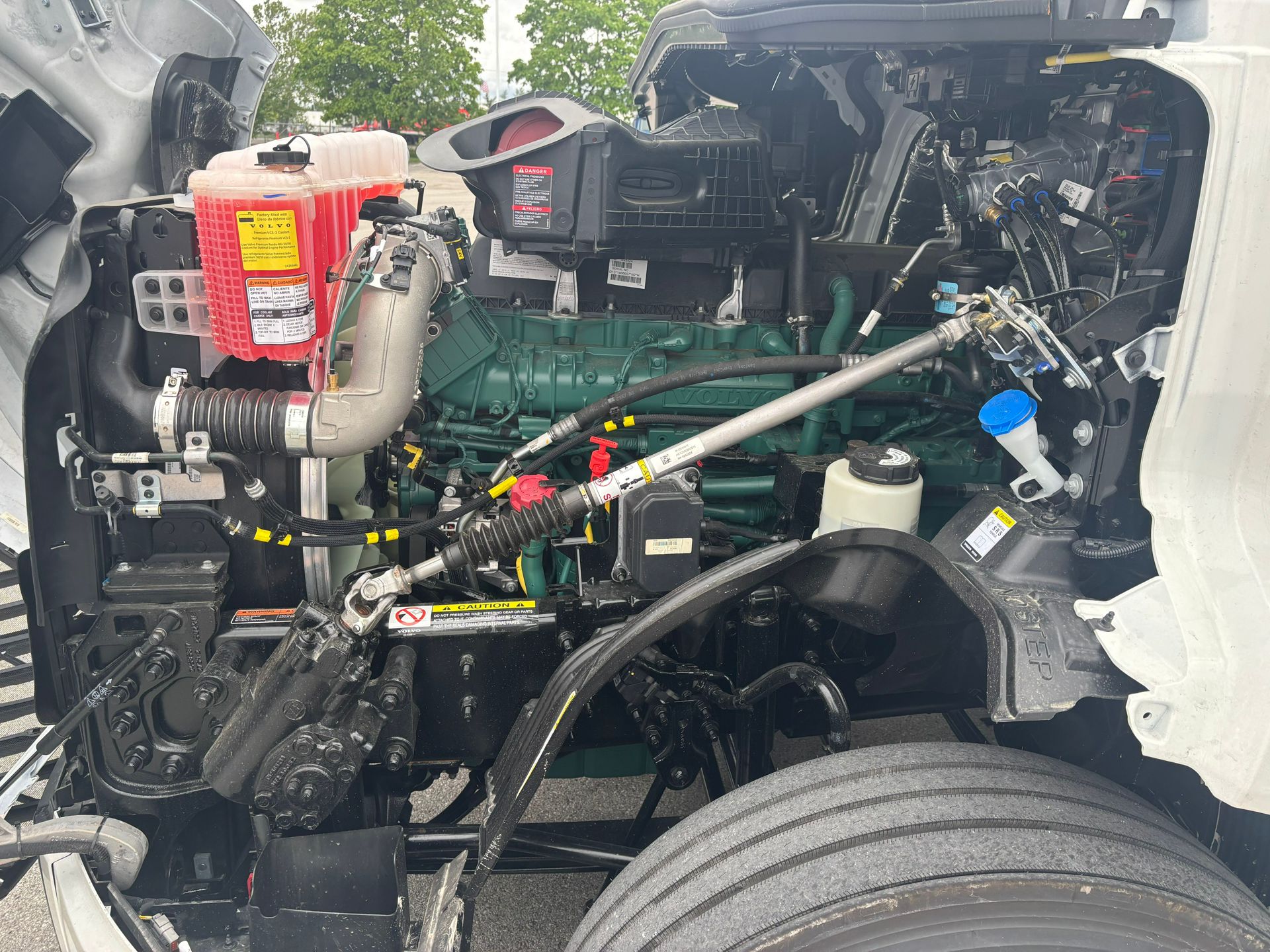 2025 Volvo - image 2