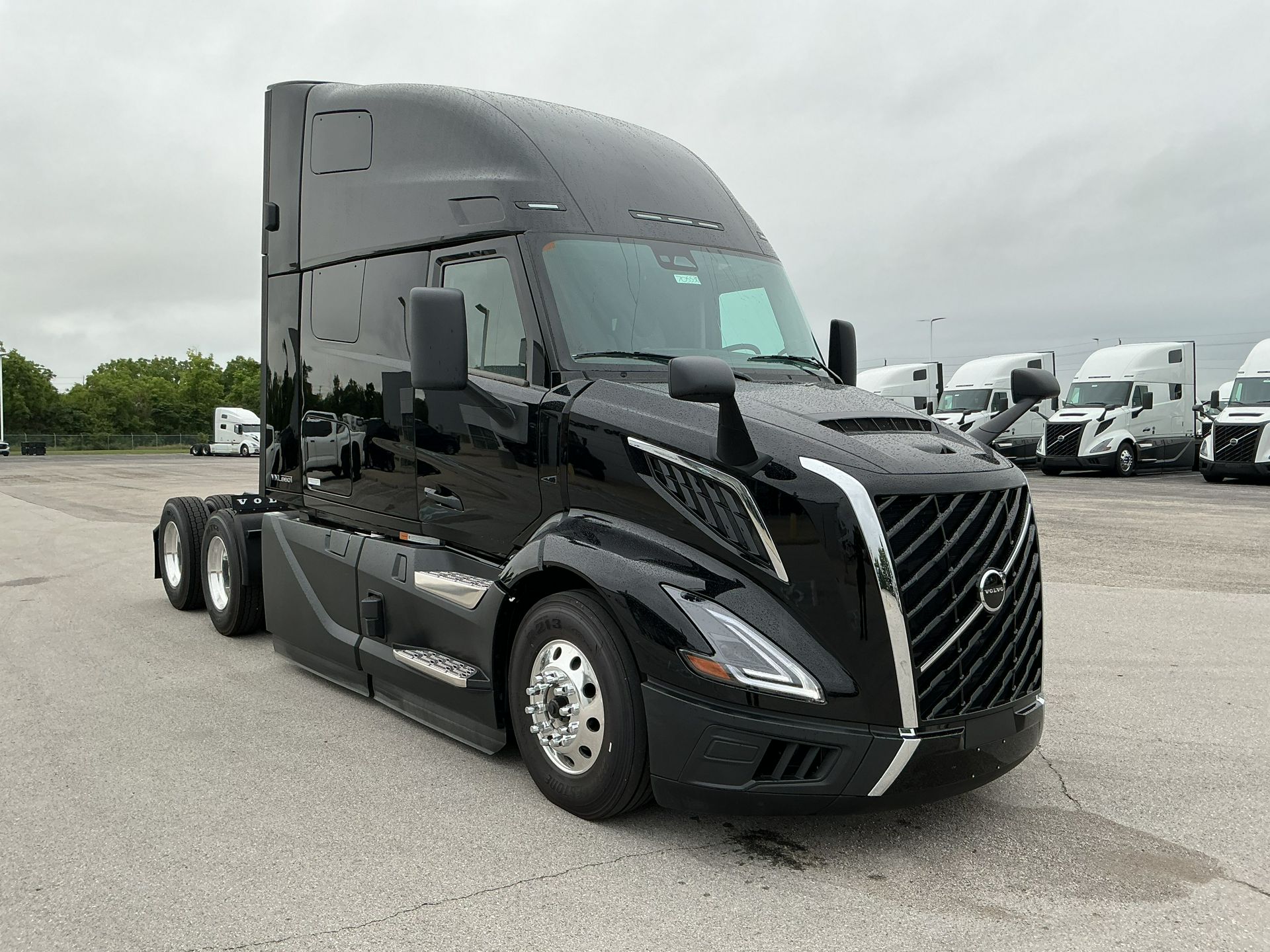 2026 Volvo - image 3