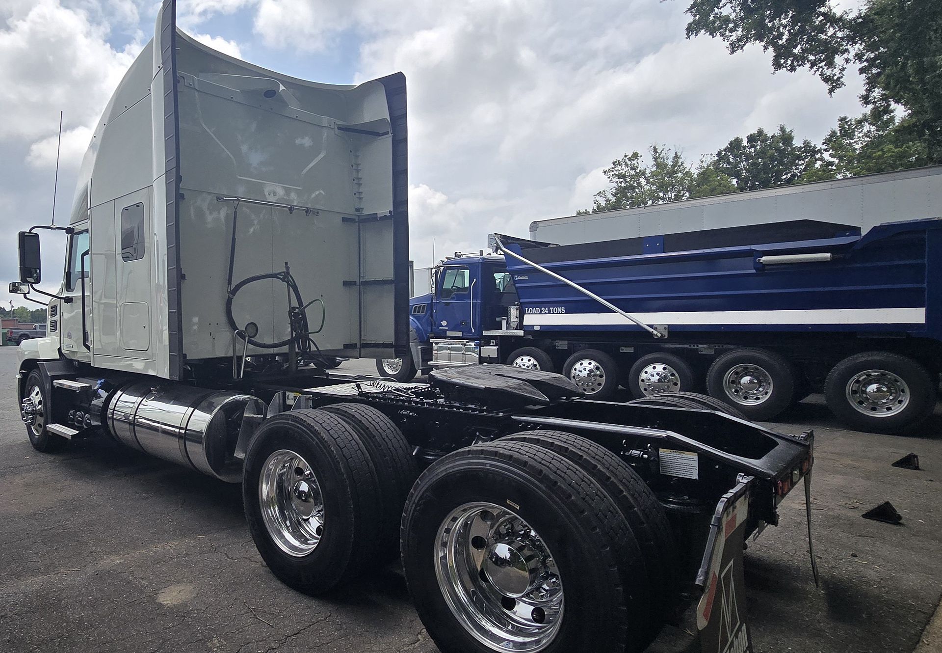 2025 Mack Anthem in Charlotte, NC — photo 5