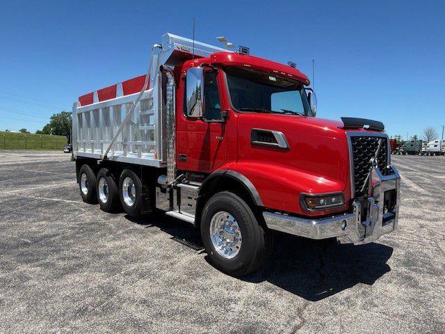 2024 Volvo VHD 300 in Indianapolis, IN — photo 3