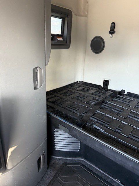 2023 Volvo - image 11