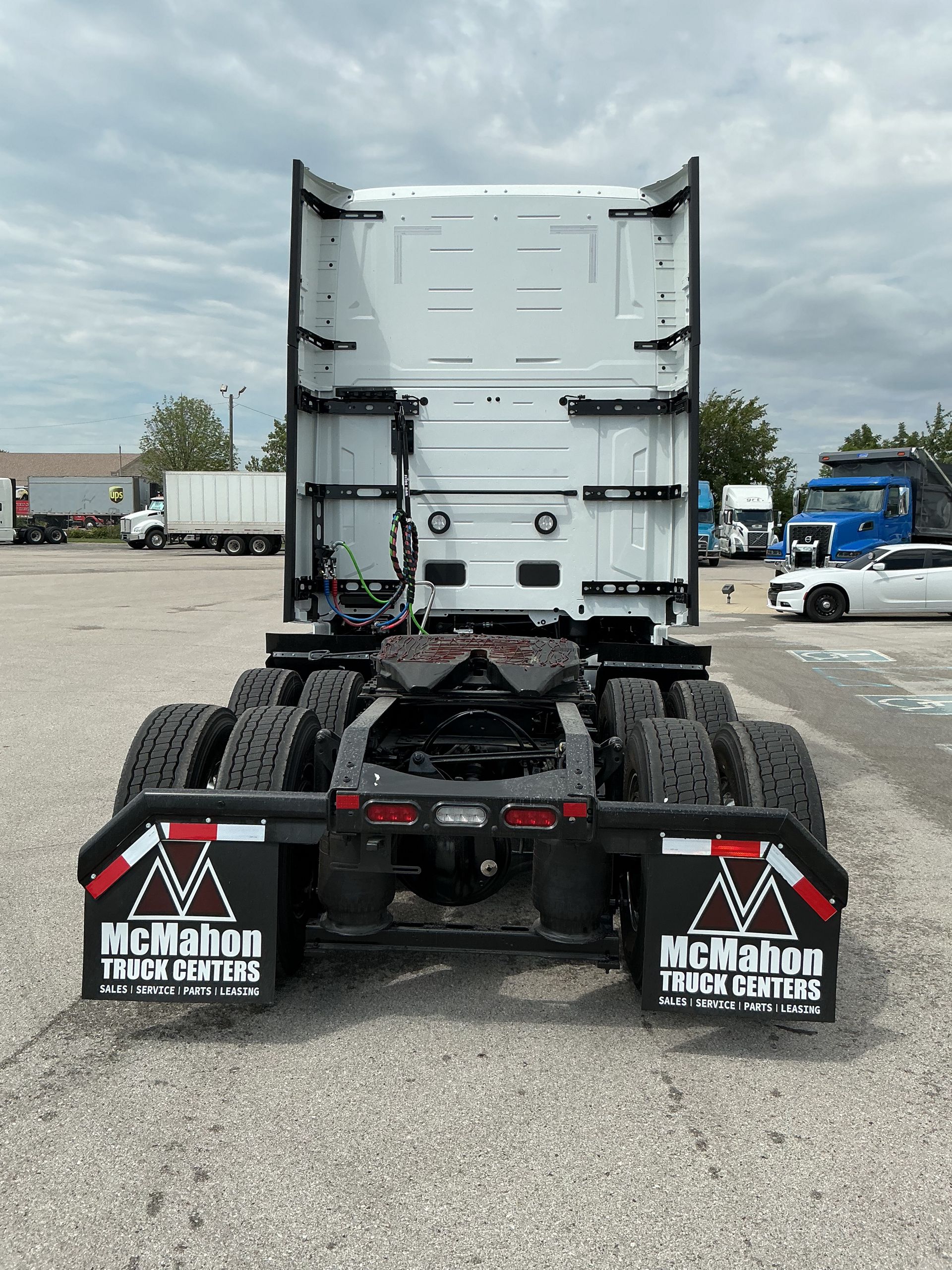 2026 Volvo - image 26