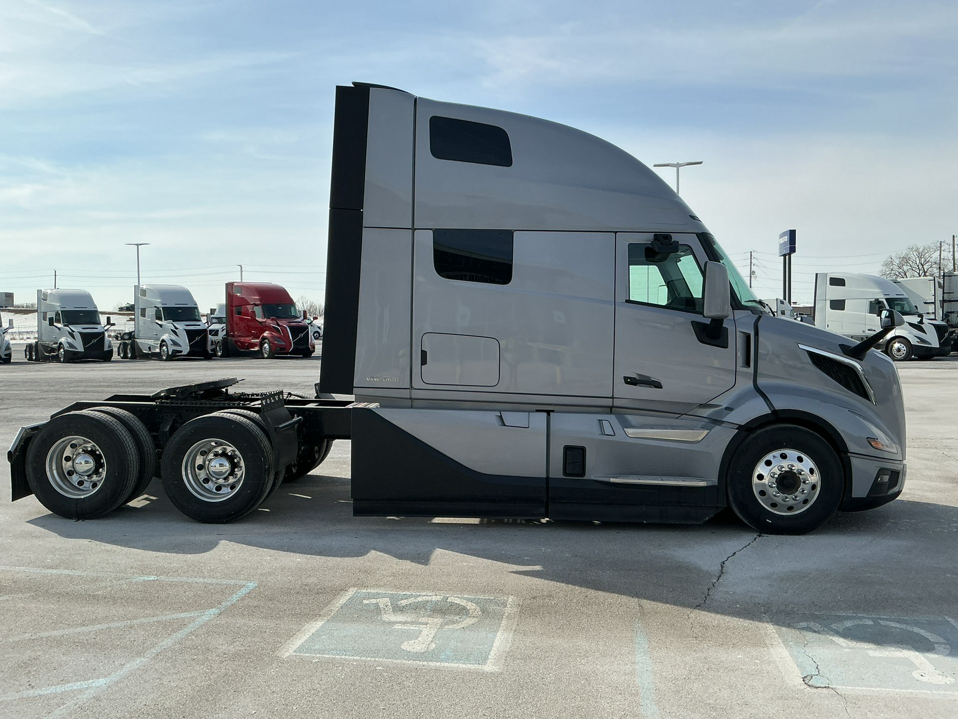 2026 Volvo - image 4