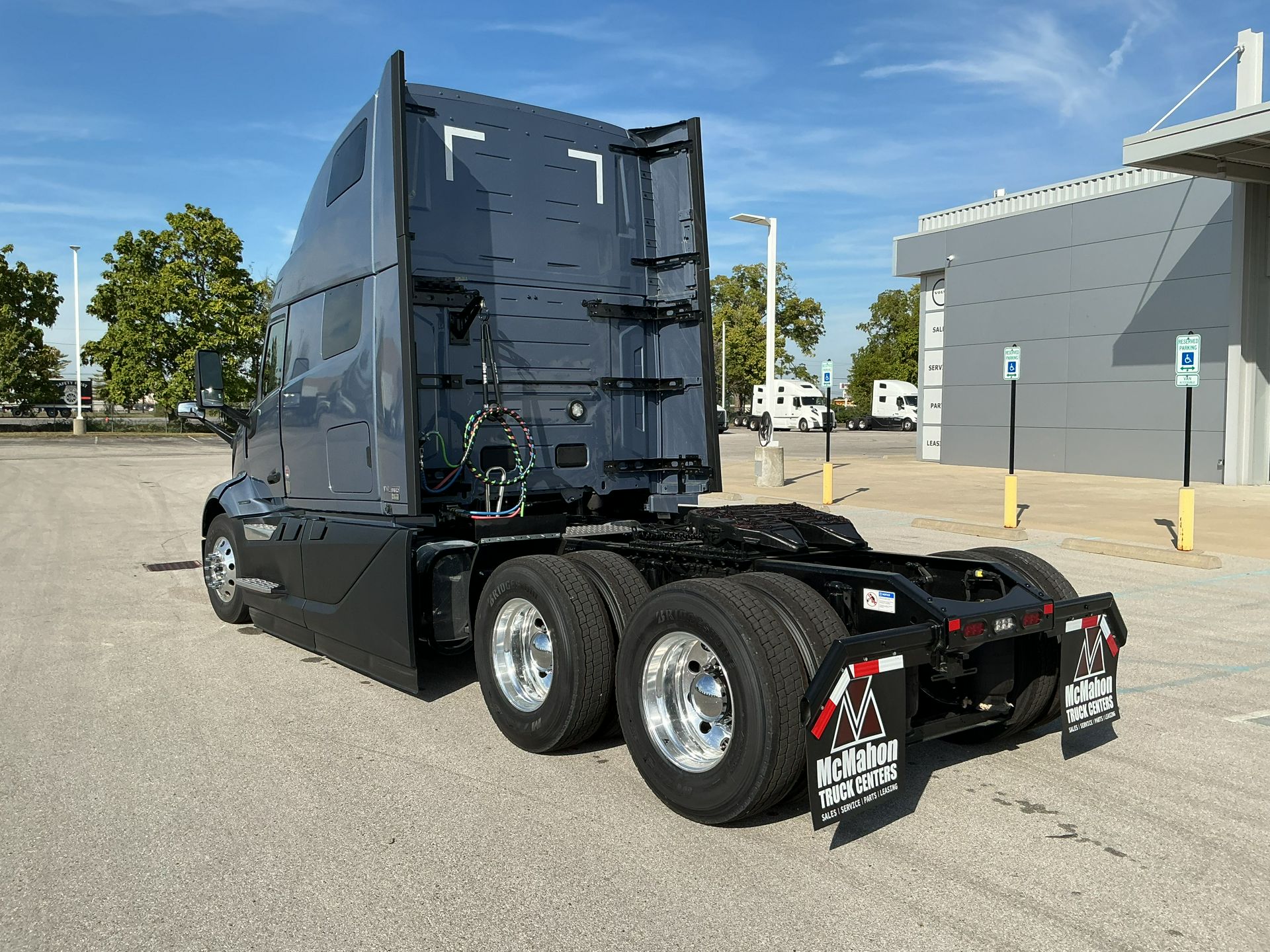 2026 Volvo - image 7