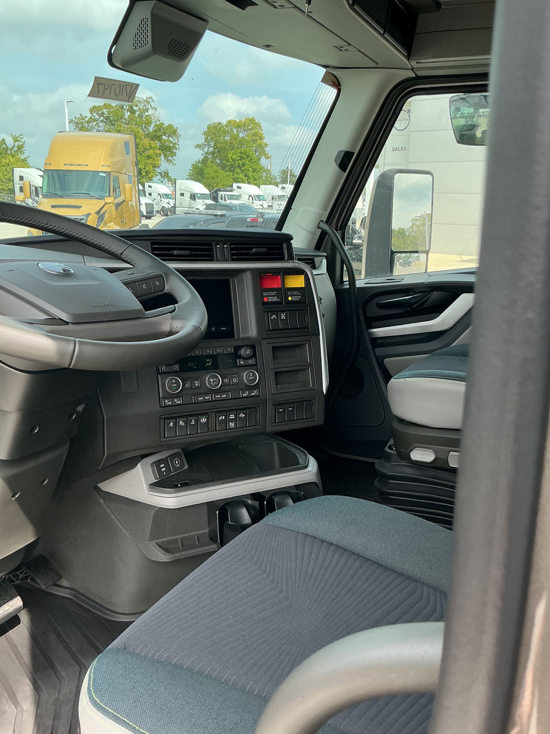 2026 Volvo - image 14