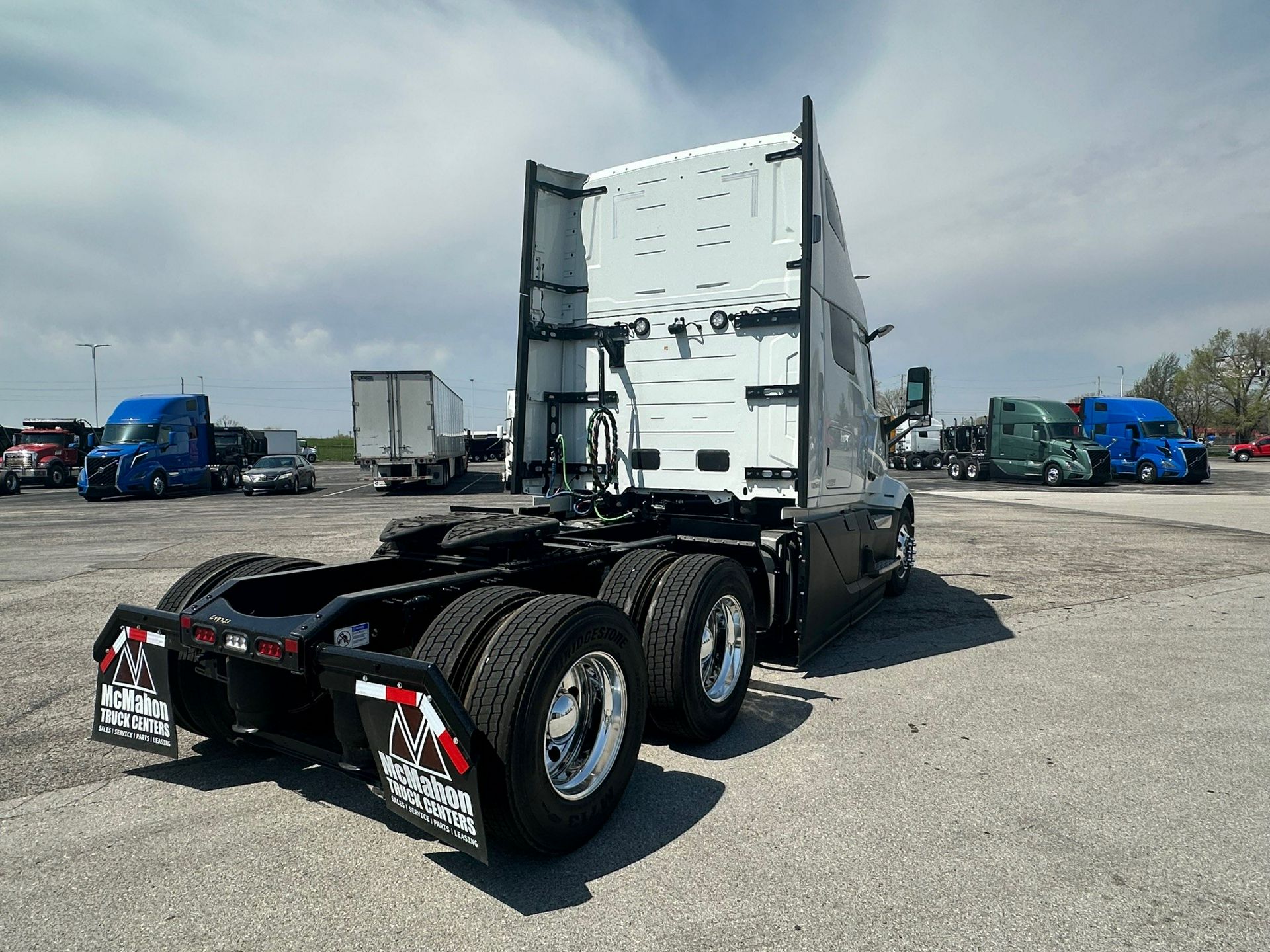 2026 Volvo - image 5